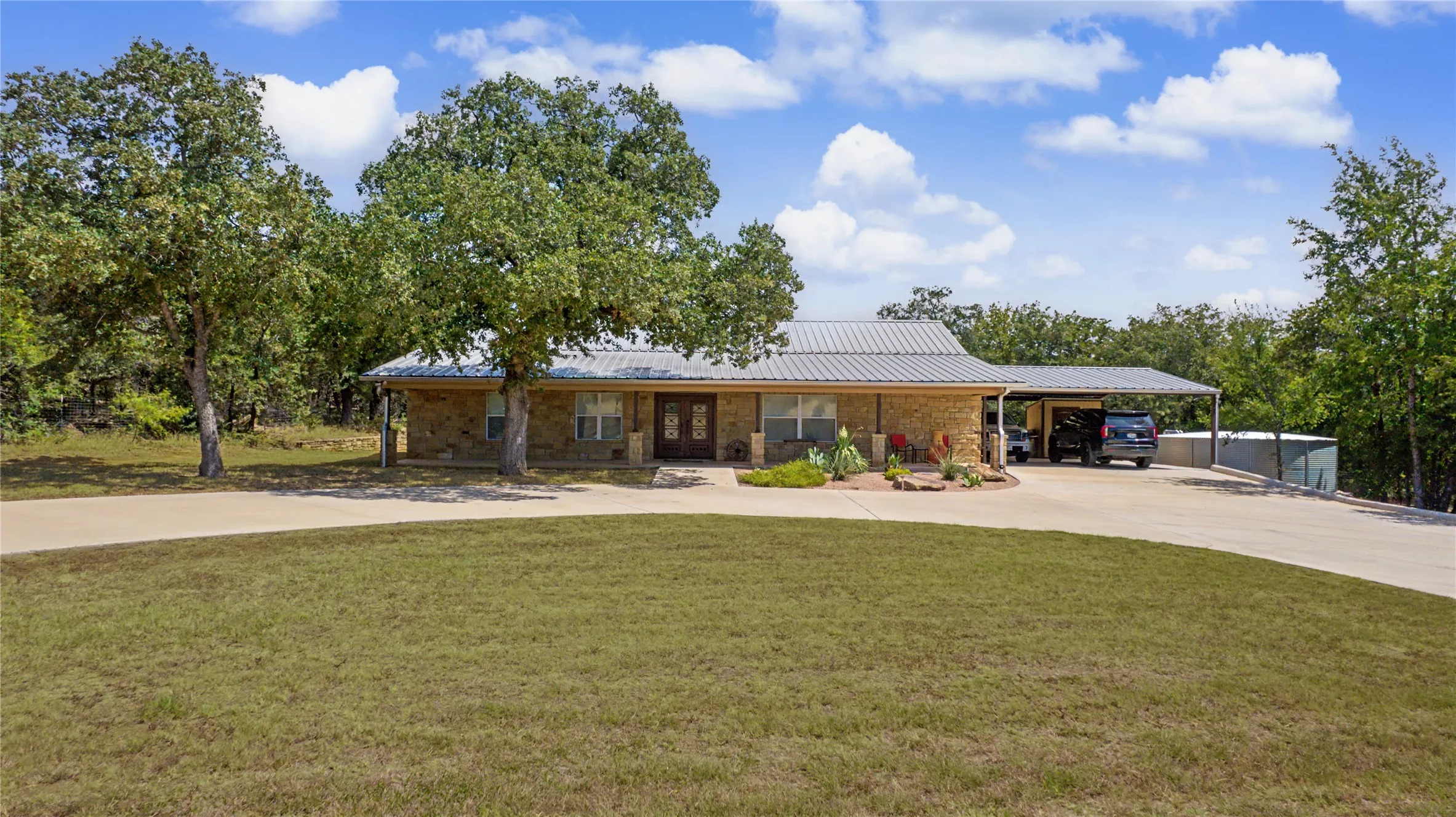 Farm For Sale in Palo Pinto County , 2728 S Fm 129, Santo, Texas 76472, 4 Bedroom, 3 Bathroom, Garage spaces, 3,360 Sqft, built in 2016, mls#21373405, Real Estate Agent in Santo, Homes For Sale in Palo Pinto county, Homes For Sale in Santo, Realtor in Santo Texas, Real Estate Brokerage Independent Realty Texas, Luminita Cordes Realtor