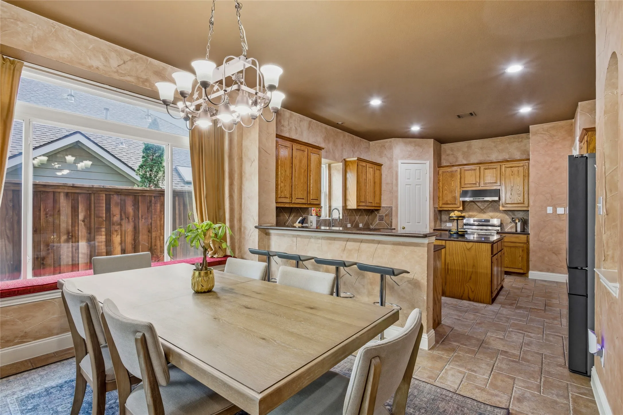 Single Family Residence For Rent in Dallas County , 9024 Bottlebrush Lane, Irving, Texas 75063, 4 Bedroom, 4 Bathroom, 2 Garage spaces, 3,813 Sqft, built in 2001, mls#21361956, Real Estate Agent in Irving, Homes For Rent in Dallas county, Homes For Rent in Irving, Realtor in Irving Texas, Real Estate Brokerage Independent Realty Texas, Luminita Cordes Realtor