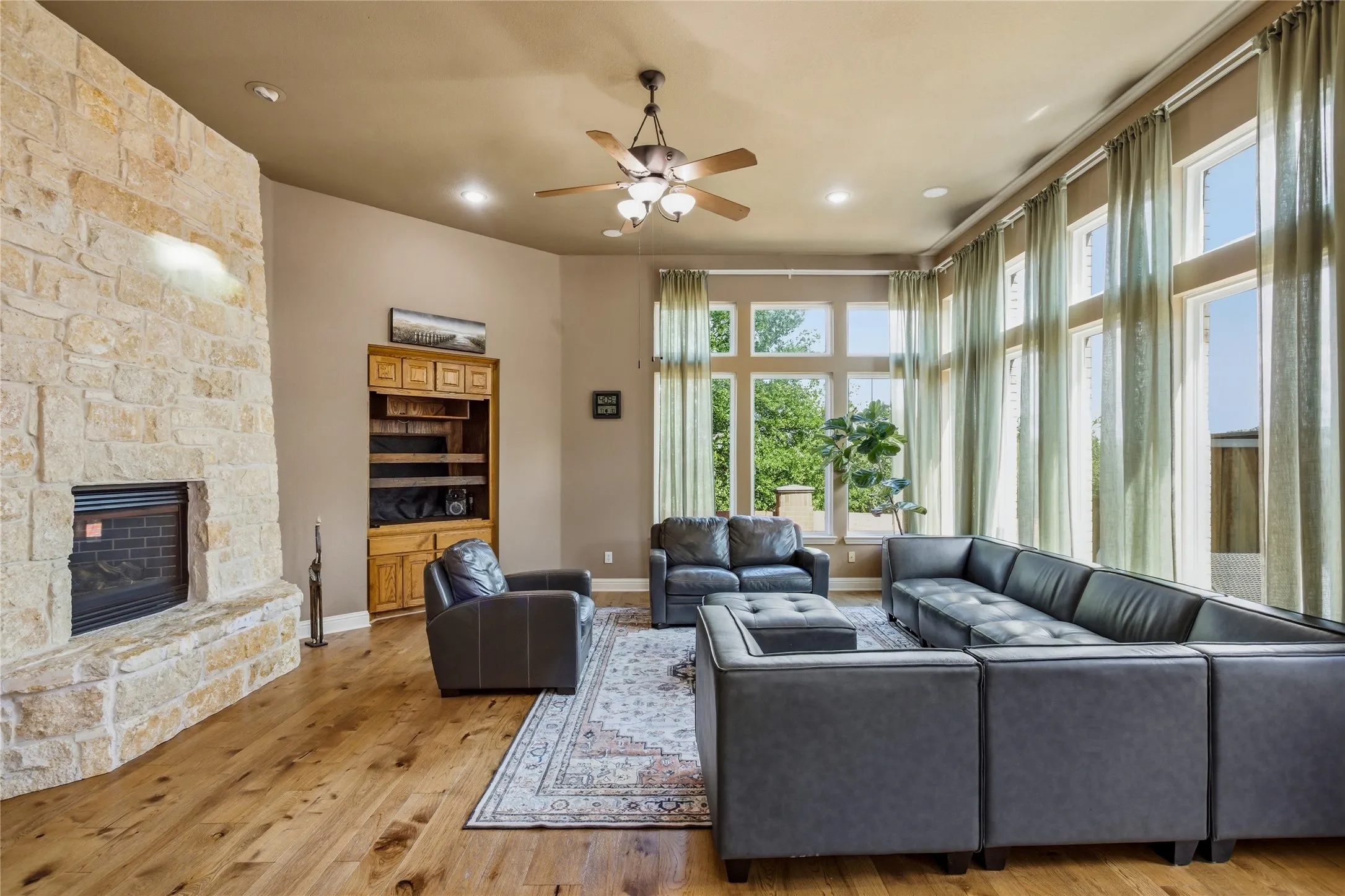 Single Family Residence For Rent in Dallas County , 9024 Bottlebrush Lane, Irving, Texas 75063, 4 Bedroom, 4 Bathroom, 2 Garage spaces, 3,813 Sqft, built in 2001, mls#21361956, Real Estate Agent in Irving, Homes For Rent in Dallas county, Homes For Rent in Irving, Realtor in Irving Texas, Real Estate Brokerage Independent Realty Texas, Luminita Cordes Realtor