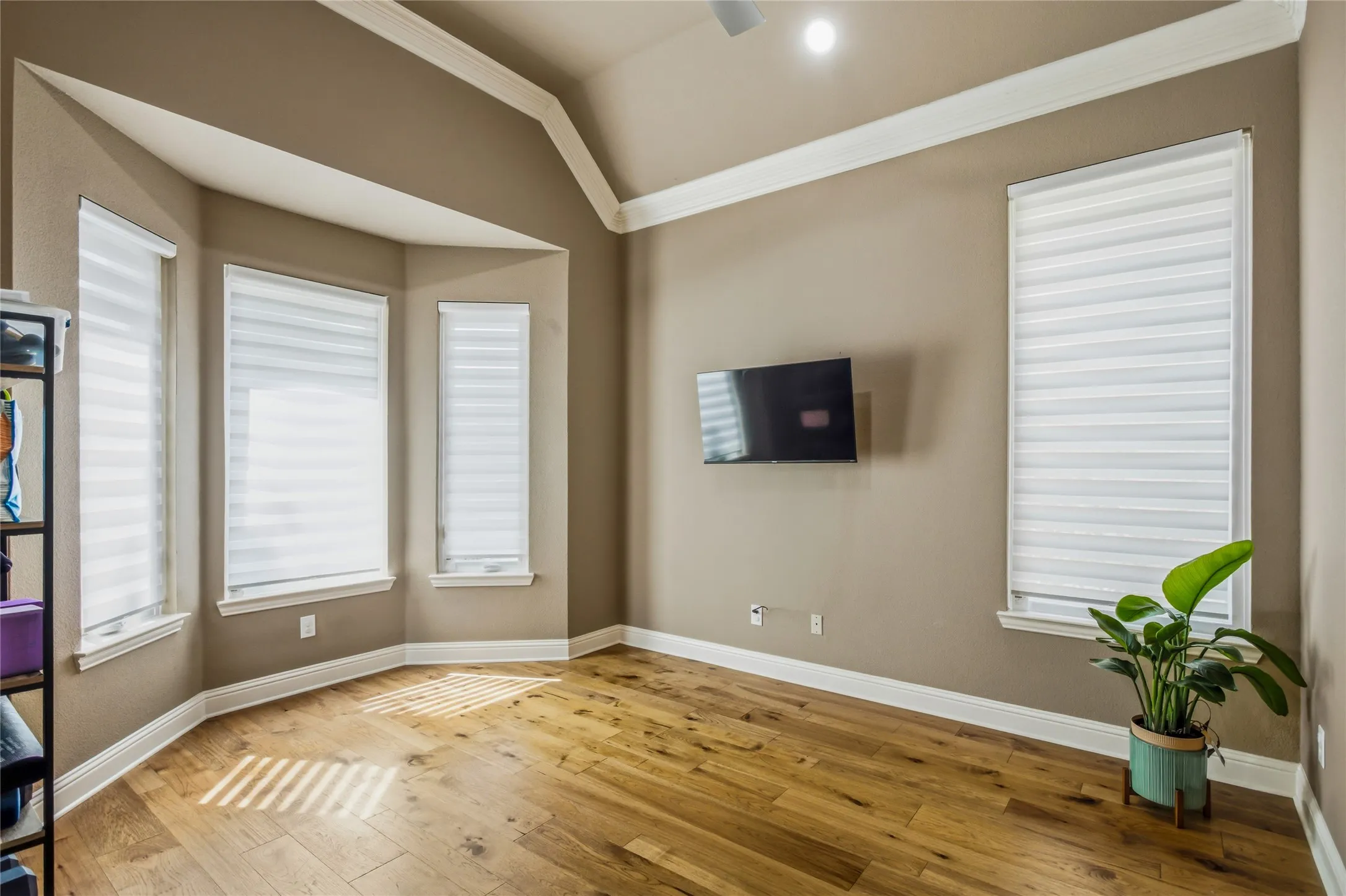 Single Family Residence For Rent in Dallas County , 9024 Bottlebrush Lane, Irving, Texas 75063, 4 Bedroom, 4 Bathroom, 2 Garage spaces, 3,813 Sqft, built in 2001, mls#21361956, Real Estate Agent in Irving, Homes For Rent in Dallas county, Homes For Rent in Irving, Realtor in Irving Texas, Real Estate Brokerage Independent Realty Texas, Luminita Cordes Realtor