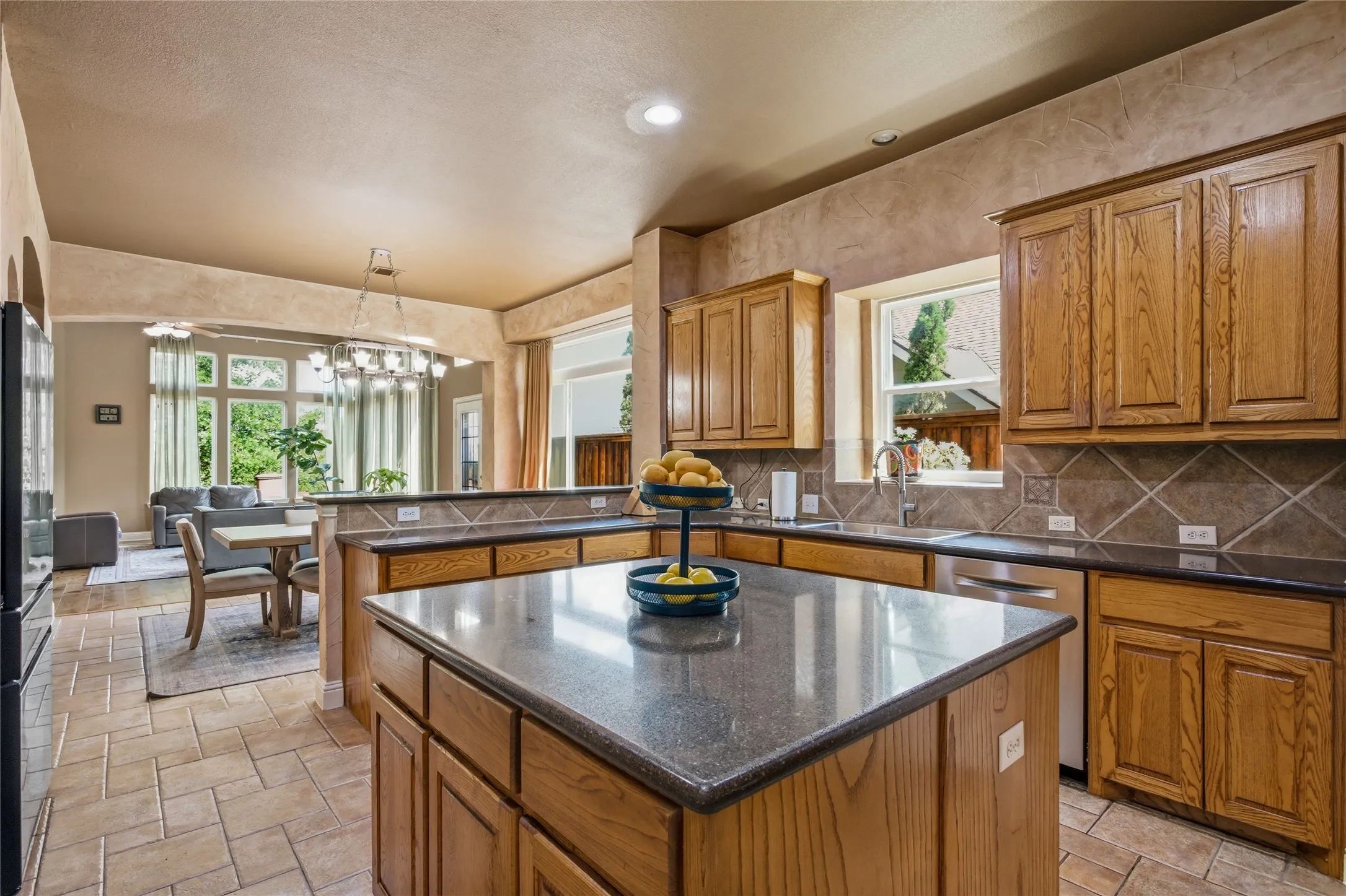 Single Family Residence For Rent in Dallas County , 9024 Bottlebrush Lane, Irving, Texas 75063, 4 Bedroom, 4 Bathroom, 2 Garage spaces, 3,813 Sqft, built in 2001, mls#21361956, Real Estate Agent in Irving, Homes For Rent in Dallas county, Homes For Rent in Irving, Realtor in Irving Texas, Real Estate Brokerage Independent Realty Texas, Luminita Cordes Realtor