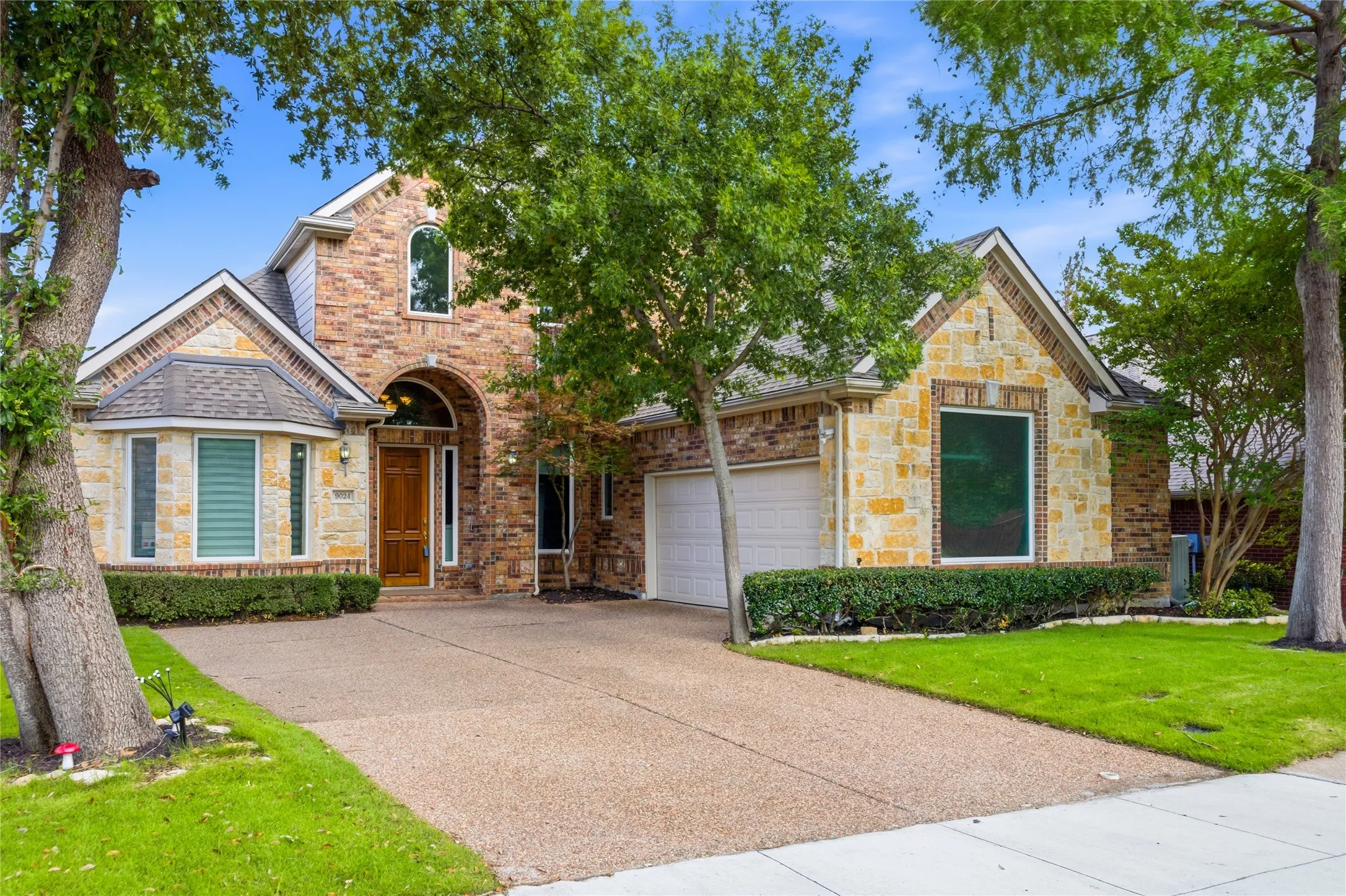 Single Family Residence For Rent in Dallas County , 9024 Bottlebrush Lane, Irving, Texas 75063, 4 Bedroom, 4 Bathroom, 2 Garage spaces, 3,813 Sqft, built in 2001, mls#21361956, Real Estate Agent in Irving, Homes For Rent in Dallas county, Homes For Rent in Irving, Realtor in Irving Texas, Real Estate Brokerage Independent Realty Texas, Luminita Cordes Realtor