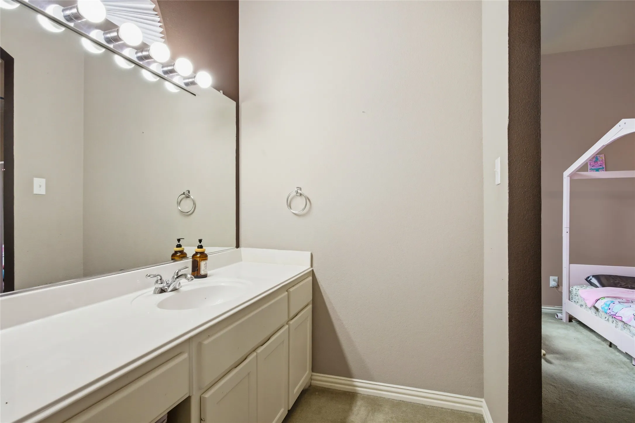 Single Family Residence For Rent in Dallas County , 9024 Bottlebrush Lane, Irving, Texas 75063, 4 Bedroom, 4 Bathroom, 2 Garage spaces, 3,813 Sqft, built in 2001, mls#21361956, Real Estate Agent in Irving, Homes For Rent in Dallas county, Homes For Rent in Irving, Realtor in Irving Texas, Real Estate Brokerage Independent Realty Texas, Luminita Cordes Realtor