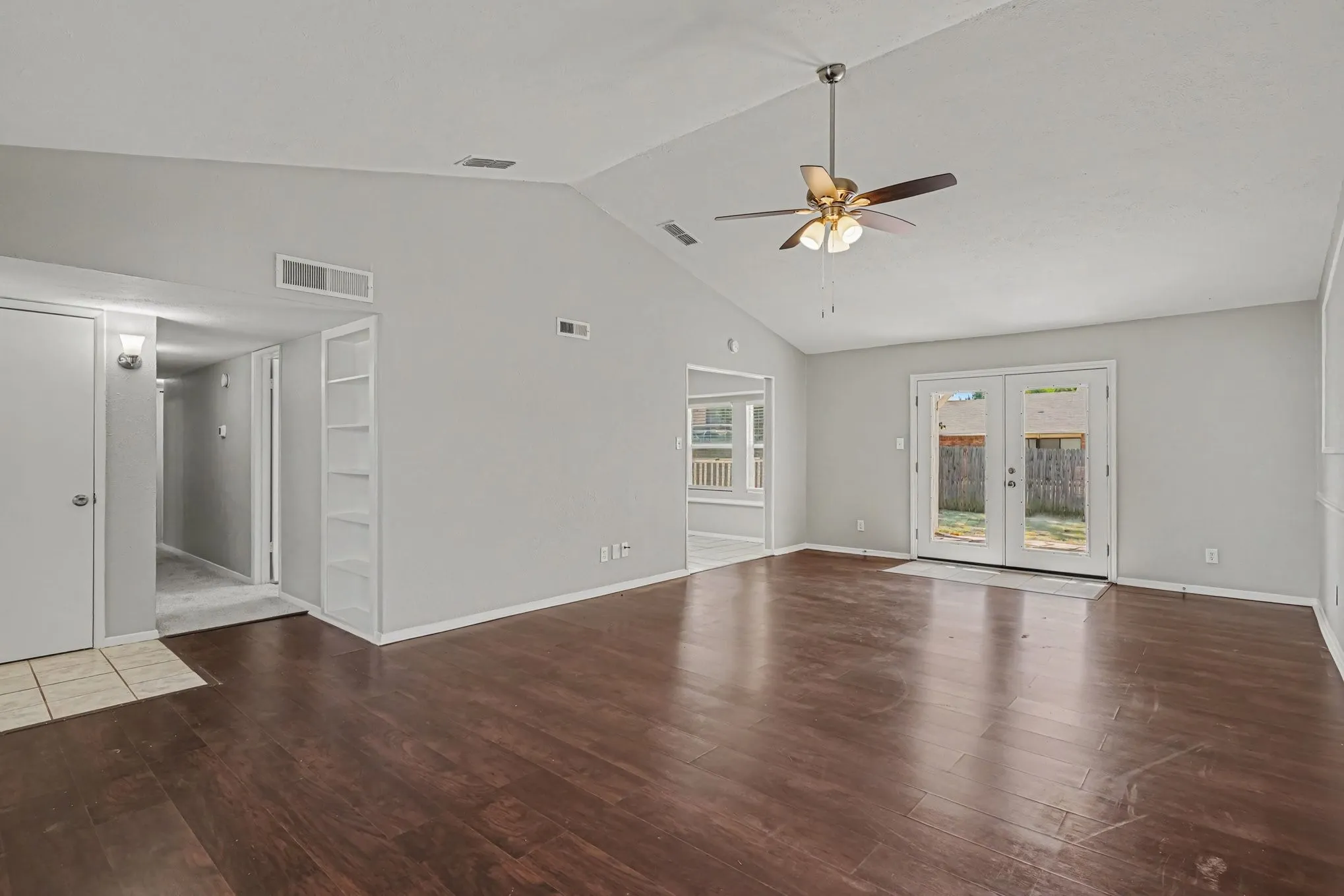 Single Family Residence For Sale in Tarrant County , 7116 Blackberry Drive, Arlington, Texas 76016, 3 Bedroom, 2 Bathroom, 2 Garage spaces, 1,452 Sqft, built in 1981, mls#21373471, Real Estate Agent in Arlington, Homes For Sale in Tarrant county, Homes For Sale in Arlington, Realtor in Arlington Texas, Real Estate Brokerage Independent Realty Texas, Luminita Cordes Realtor
