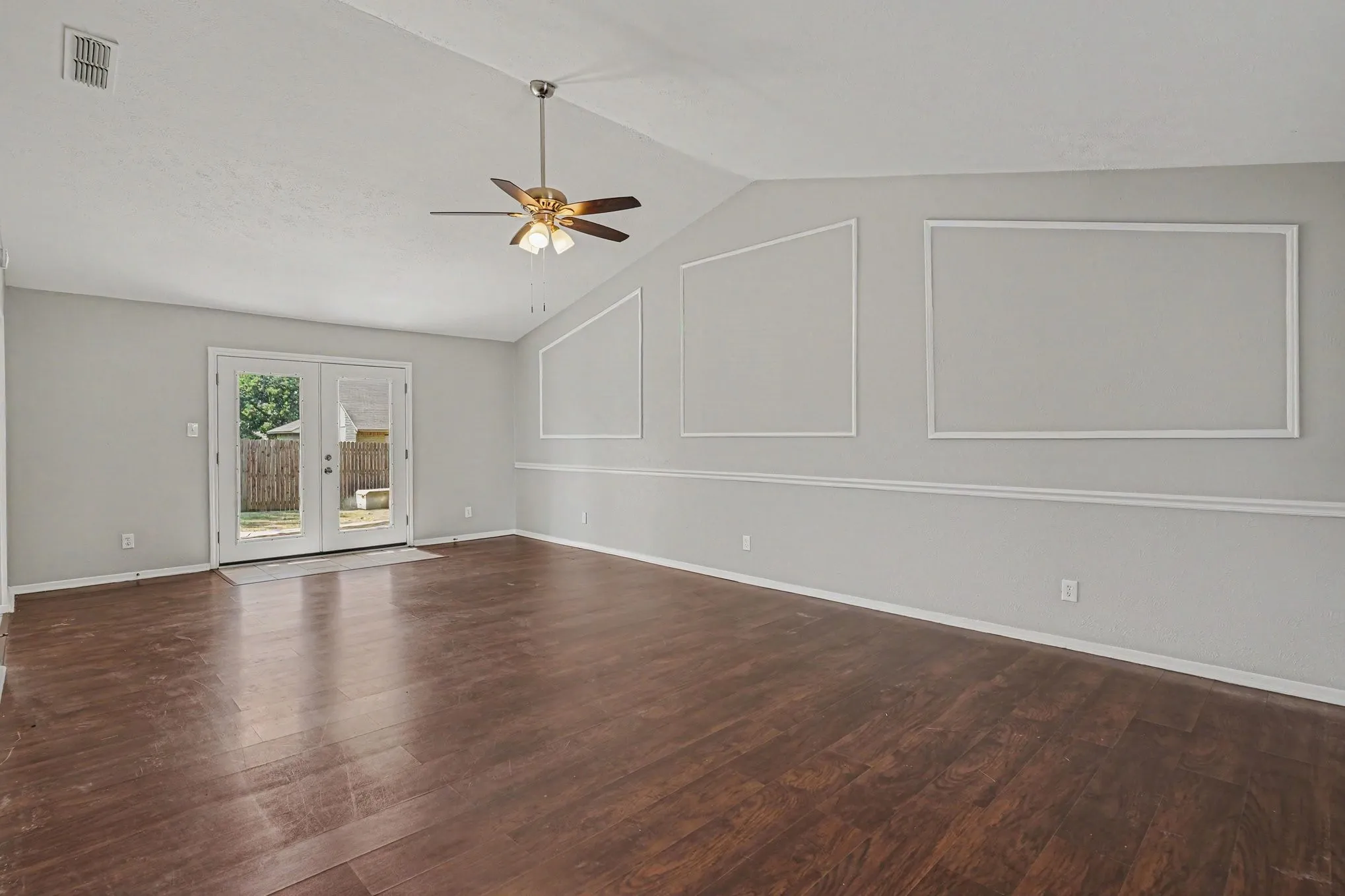 Single Family Residence For Sale in Tarrant County , 7116 Blackberry Drive, Arlington, Texas 76016, 3 Bedroom, 2 Bathroom, 2 Garage spaces, 1,452 Sqft, built in 1981, mls#21373471, Real Estate Agent in Arlington, Homes For Sale in Tarrant county, Homes For Sale in Arlington, Realtor in Arlington Texas, Real Estate Brokerage Independent Realty Texas, Luminita Cordes Realtor