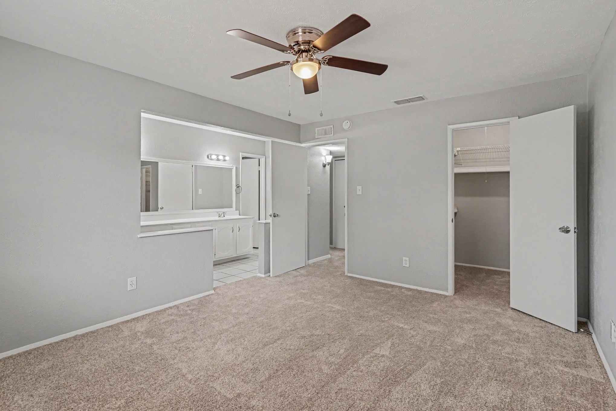 Single Family Residence For Sale in Tarrant County , 7116 Blackberry Drive, Arlington, Texas 76016, 3 Bedroom, 2 Bathroom, 2 Garage spaces, 1,452 Sqft, built in 1981, mls#21373471, Real Estate Agent in Arlington, Homes For Sale in Tarrant county, Homes For Sale in Arlington, Realtor in Arlington Texas, Real Estate Brokerage Independent Realty Texas, Luminita Cordes Realtor