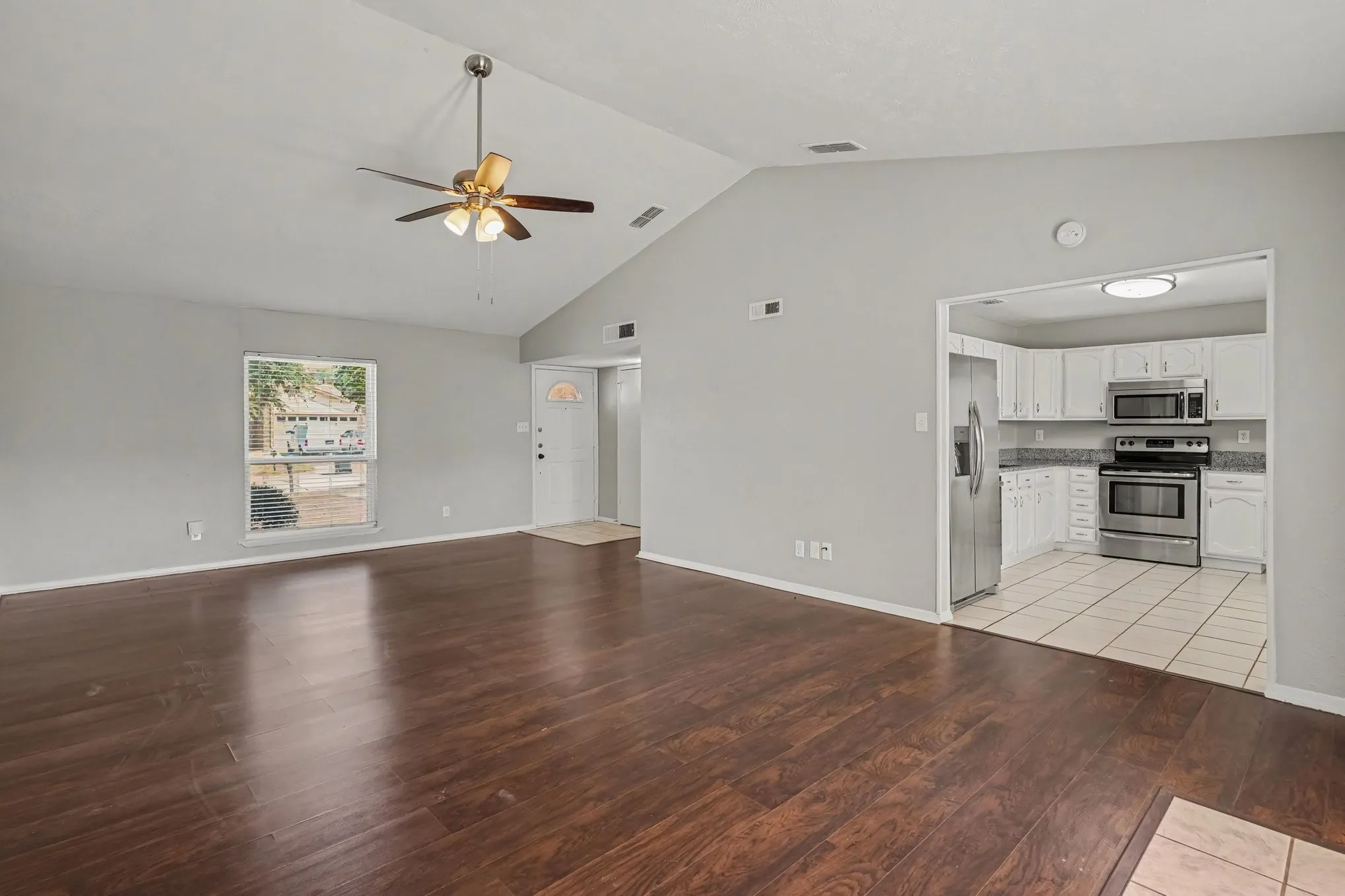 Single Family Residence For Sale in Tarrant County , 7116 Blackberry Drive, Arlington, Texas 76016, 3 Bedroom, 2 Bathroom, 2 Garage spaces, 1,452 Sqft, built in 1981, mls#21373471, Real Estate Agent in Arlington, Homes For Sale in Tarrant county, Homes For Sale in Arlington, Realtor in Arlington Texas, Real Estate Brokerage Independent Realty Texas, Luminita Cordes Realtor