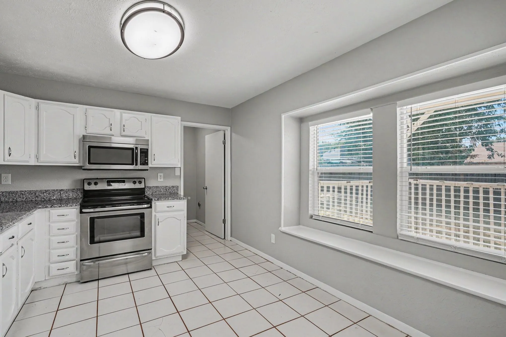 Single Family Residence For Sale in Tarrant County , 7116 Blackberry Drive, Arlington, Texas 76016, 3 Bedroom, 2 Bathroom, 2 Garage spaces, 1,452 Sqft, built in 1981, mls#21373471, Real Estate Agent in Arlington, Homes For Sale in Tarrant county, Homes For Sale in Arlington, Realtor in Arlington Texas, Real Estate Brokerage Independent Realty Texas, Luminita Cordes Realtor