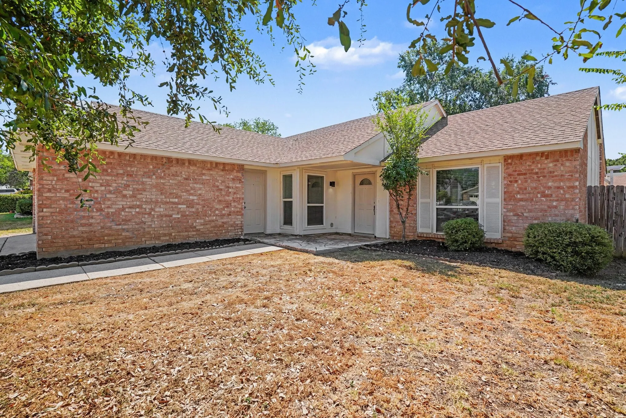 Single Family Residence For Sale in Tarrant County , 7116 Blackberry Drive, Arlington, Texas 76016, 3 Bedroom, 2 Bathroom, 2 Garage spaces, 1,452 Sqft, built in 1981, mls#21373471, Real Estate Agent in Arlington, Homes For Sale in Tarrant county, Homes For Sale in Arlington, Realtor in Arlington Texas, Real Estate Brokerage Independent Realty Texas, Luminita Cordes Realtor