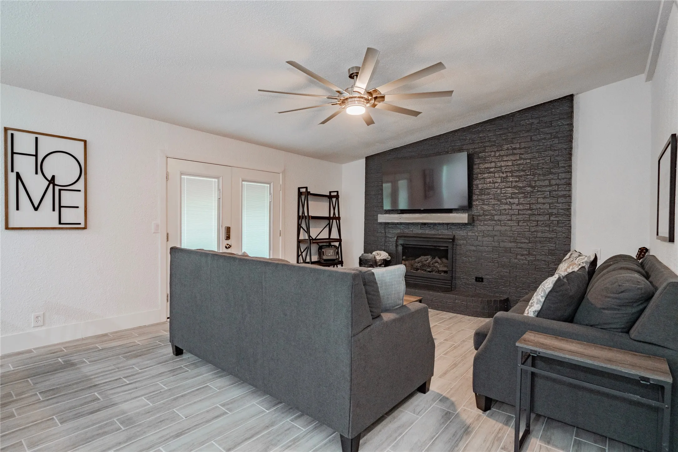Single Family Residence For Rent in Grayson County , 347 Quail Creek Circle, Pottsboro, Texas 75076, 4 Bedroom, 3 Bathroom, 6 Garage spaces, 3,063 Sqft, built in 1983, mls#21375236, Real Estate Agent in Pottsboro, Homes For Rent in Grayson county, Homes For Rent in Pottsboro, Realtor in Pottsboro Texas, Real Estate Brokerage Independent Realty Texas, Luminita Cordes Realtor