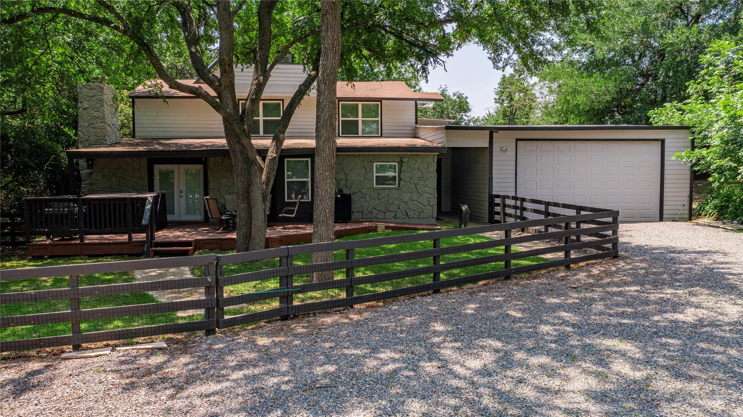 Single Family Residence For Rent in Grayson County , 347 Quail Creek Circle, Pottsboro, Texas 75076, 4 Bedroom, 3 Bathroom, 6 Garage spaces, 3,063 Sqft, built in 1983, mls#21375236, Real Estate Agent in Pottsboro, Homes For Rent in Grayson county, Homes For Rent in Pottsboro, Realtor in Pottsboro Texas, Real Estate Brokerage Independent Realty Texas, Luminita Cordes Realtor