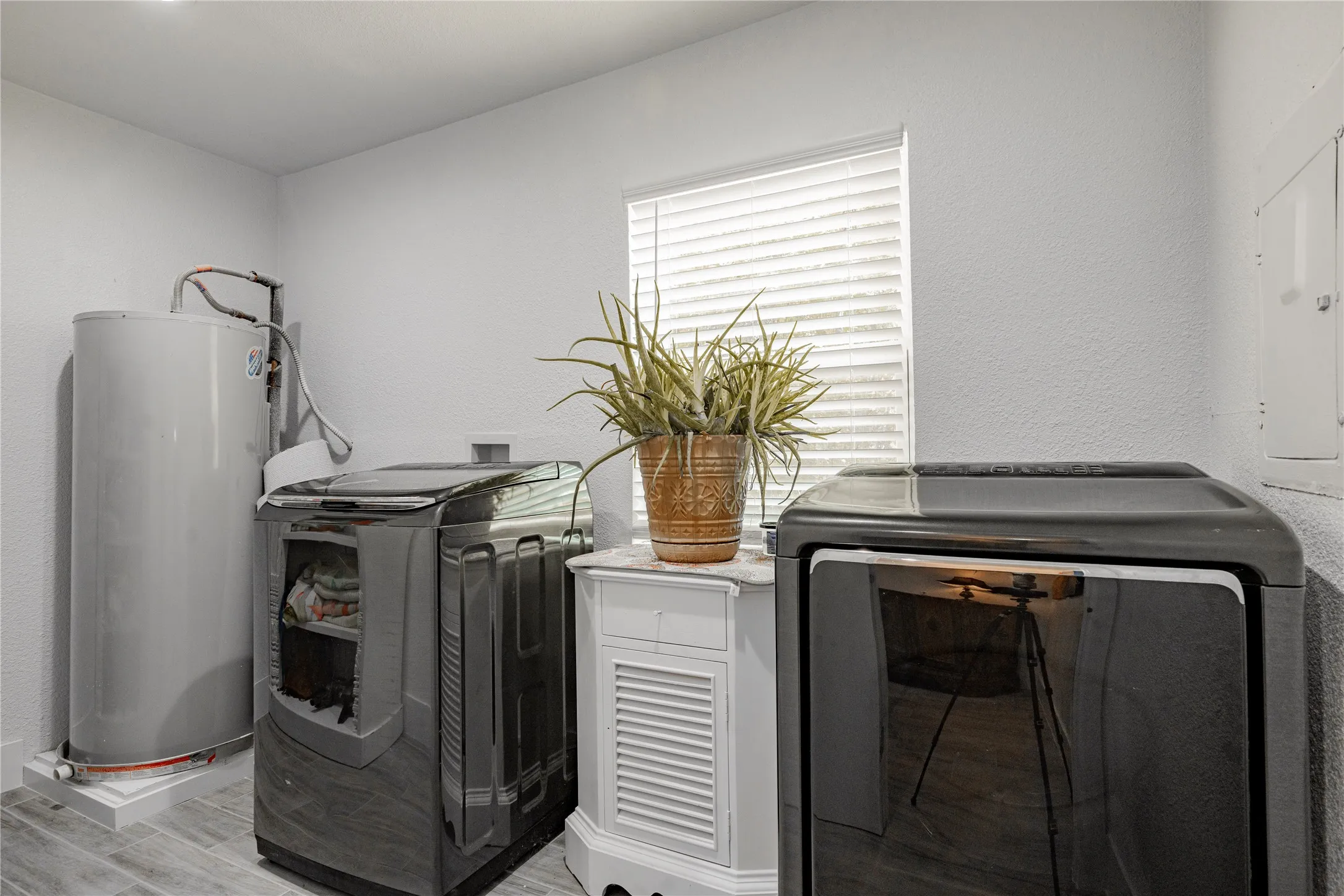 Single Family Residence For Rent in Grayson County , 347 Quail Creek Circle, Pottsboro, Texas 75076, 4 Bedroom, 3 Bathroom, 6 Garage spaces, 3,063 Sqft, built in 1983, mls#21375236, Real Estate Agent in Pottsboro, Homes For Rent in Grayson county, Homes For Rent in Pottsboro, Realtor in Pottsboro Texas, Real Estate Brokerage Independent Realty Texas, Luminita Cordes Realtor