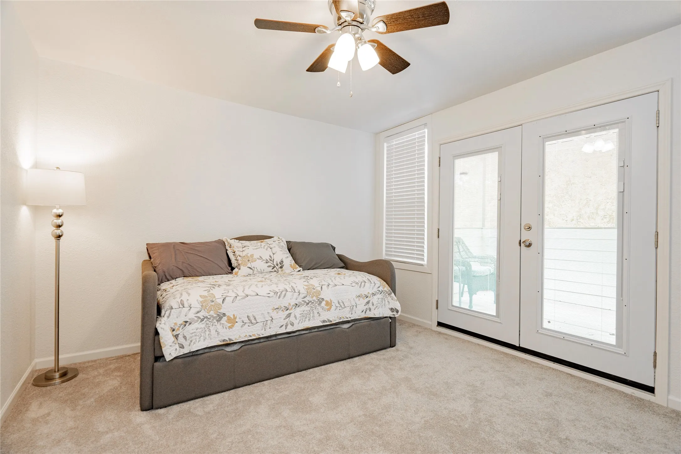 Single Family Residence For Rent in Grayson County , 347 Quail Creek Circle, Pottsboro, Texas 75076, 4 Bedroom, 3 Bathroom, 6 Garage spaces, 3,063 Sqft, built in 1983, mls#21375236, Real Estate Agent in Pottsboro, Homes For Rent in Grayson county, Homes For Rent in Pottsboro, Realtor in Pottsboro Texas, Real Estate Brokerage Independent Realty Texas, Luminita Cordes Realtor