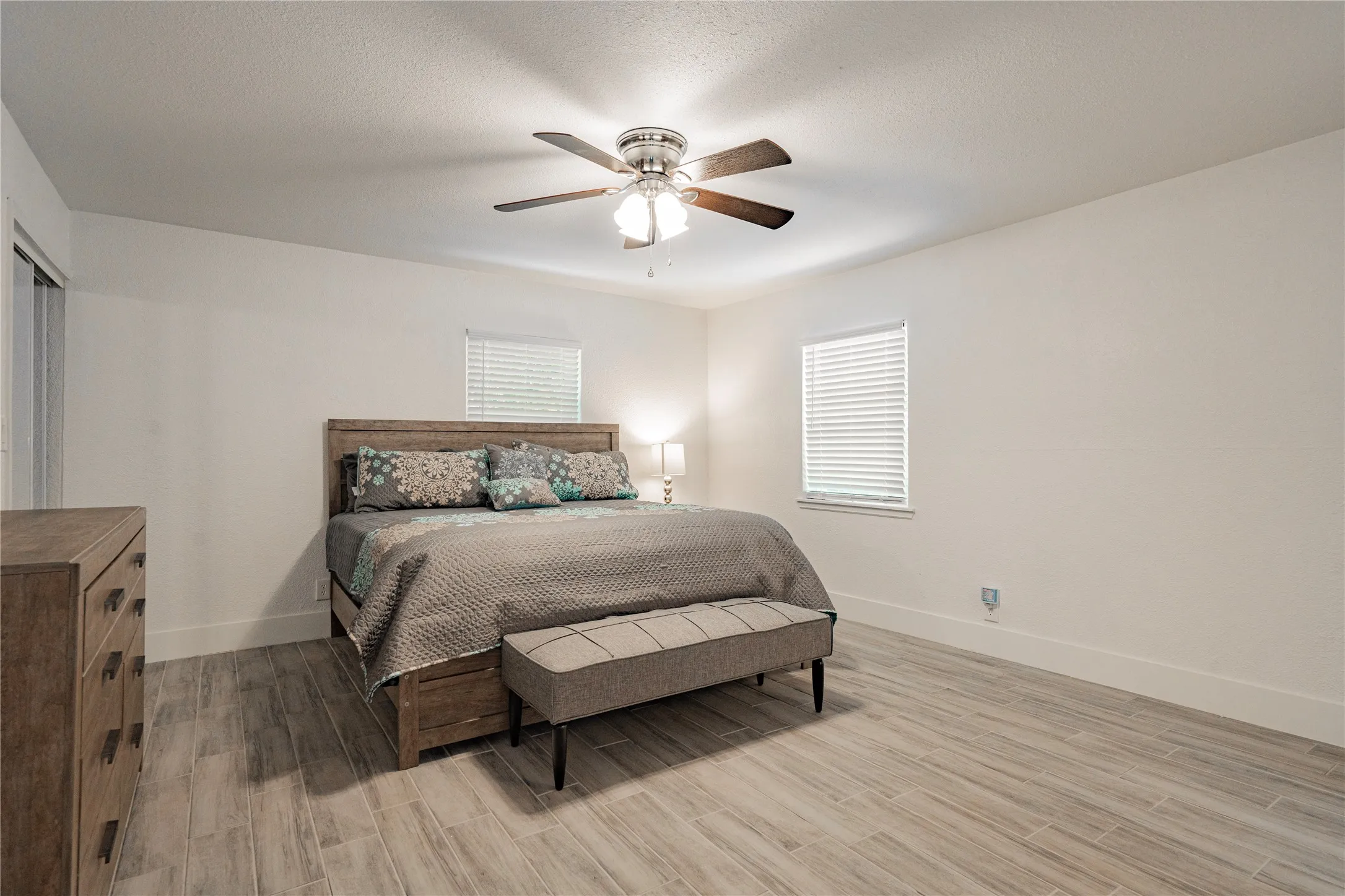 Single Family Residence For Rent in Grayson County , 347 Quail Creek Circle, Pottsboro, Texas 75076, 4 Bedroom, 3 Bathroom, 6 Garage spaces, 3,063 Sqft, built in 1983, mls#21375236, Real Estate Agent in Pottsboro, Homes For Rent in Grayson county, Homes For Rent in Pottsboro, Realtor in Pottsboro Texas, Real Estate Brokerage Independent Realty Texas, Luminita Cordes Realtor