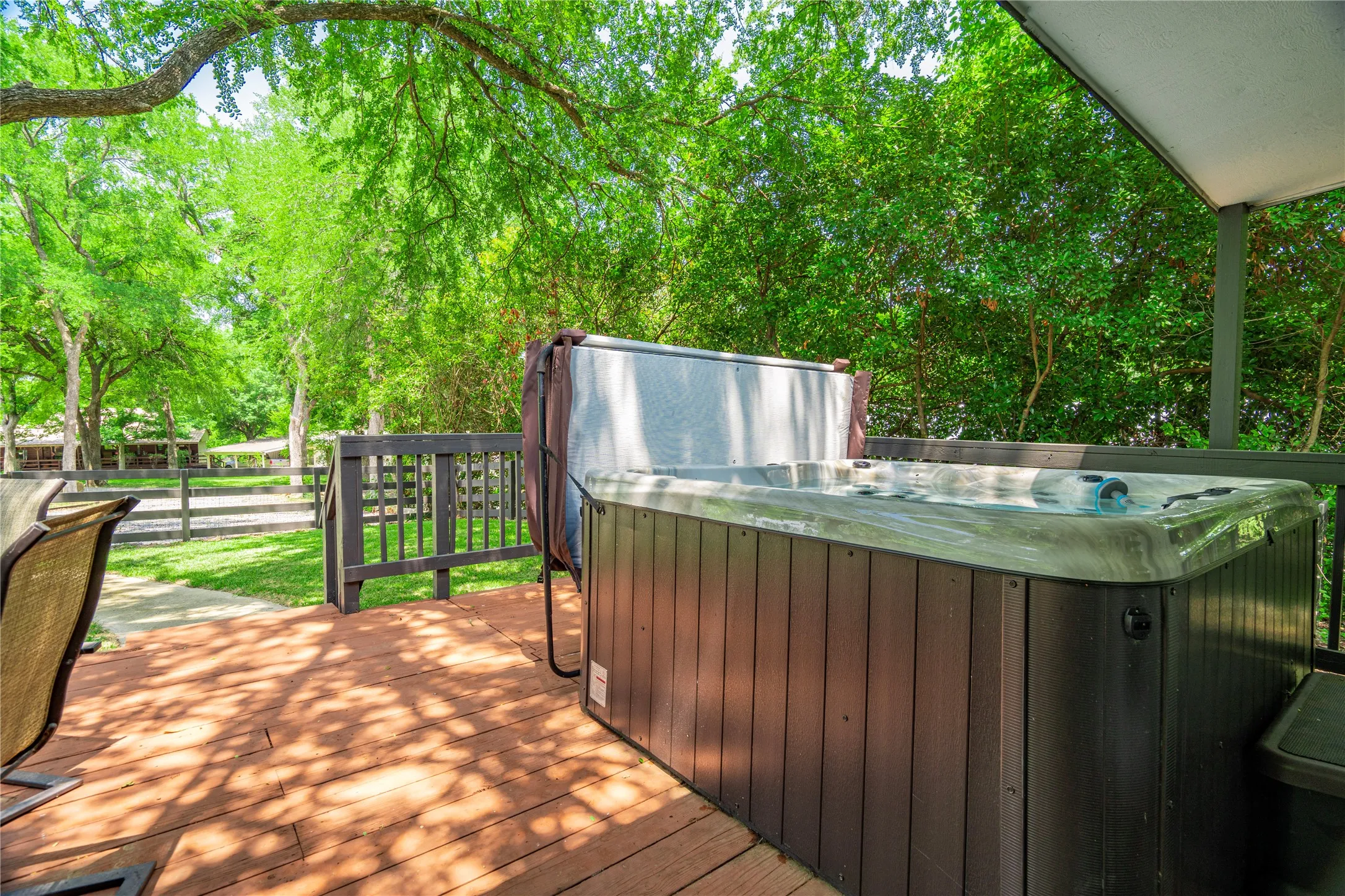 Single Family Residence For Rent in Grayson County , 347 Quail Creek Circle, Pottsboro, Texas 75076, 4 Bedroom, 3 Bathroom, 6 Garage spaces, 3,063 Sqft, built in 1983, mls#21375236, Real Estate Agent in Pottsboro, Homes For Rent in Grayson county, Homes For Rent in Pottsboro, Realtor in Pottsboro Texas, Real Estate Brokerage Independent Realty Texas, Luminita Cordes Realtor