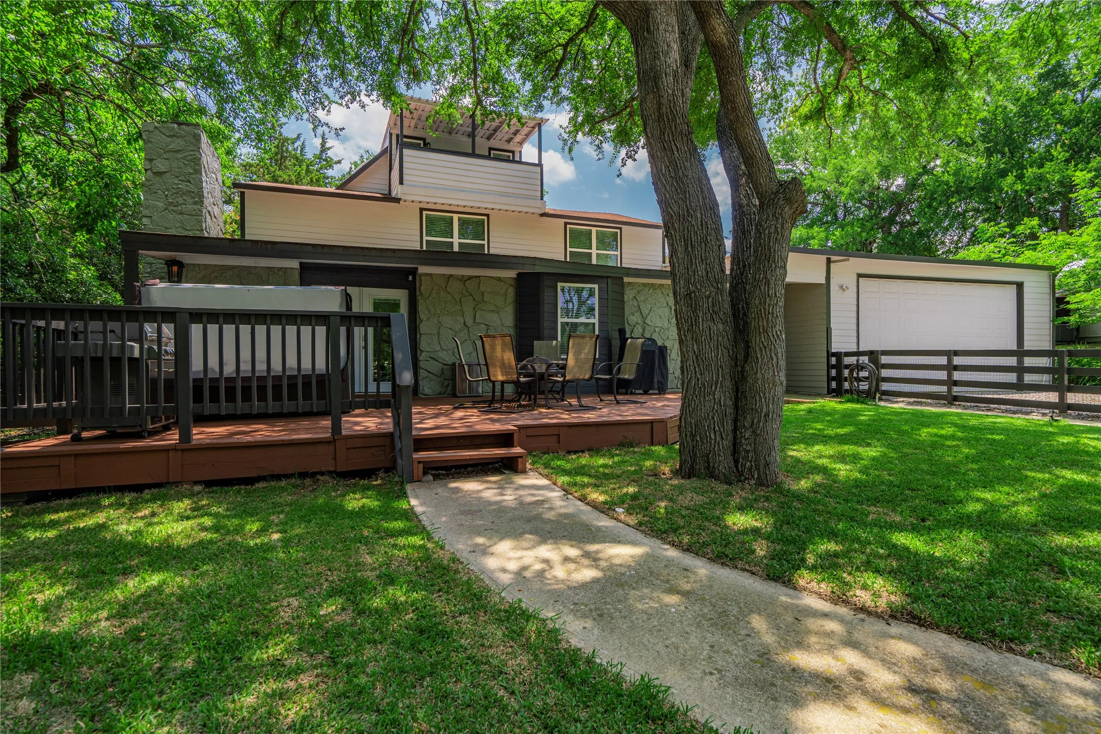 Single Family Residence For Rent in Grayson County , 347 Quail Creek Circle, Pottsboro, Texas 75076, 4 Bedroom, 3 Bathroom, 6 Garage spaces, 3,063 Sqft, built in 1983, mls#21375236, Real Estate Agent in Pottsboro, Homes For Rent in Grayson county, Homes For Rent in Pottsboro, Realtor in Pottsboro Texas, Real Estate Brokerage Independent Realty Texas, Luminita Cordes Realtor