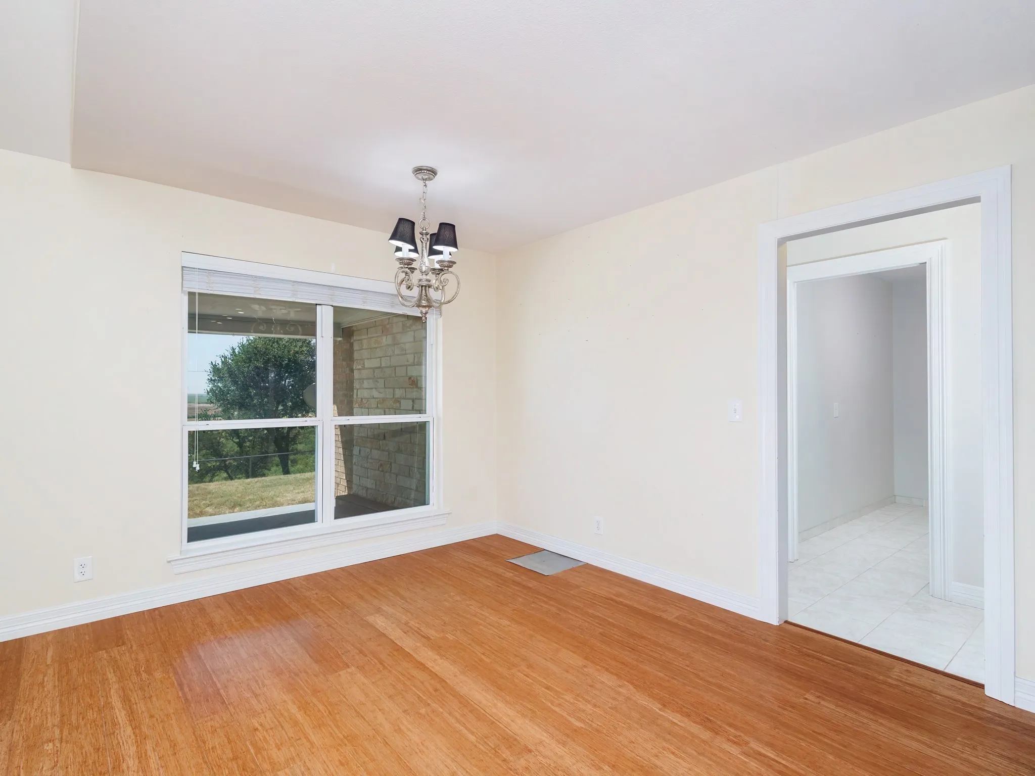 Single Family Residence For Sale in Coleman County , 1301 Hillcrest Street, Coleman, Texas 76834, 3 Bedroom, 2 Bathroom, 2 Garage spaces, 2,202 Sqft, built in 1980, mls#21373686, Real Estate Agent in Coleman, Homes For Sale in Coleman county, Homes For Sale in Coleman, Realtor in Coleman Texas, Real Estate Brokerage Independent Realty Texas, Luminita Cordes Realtor