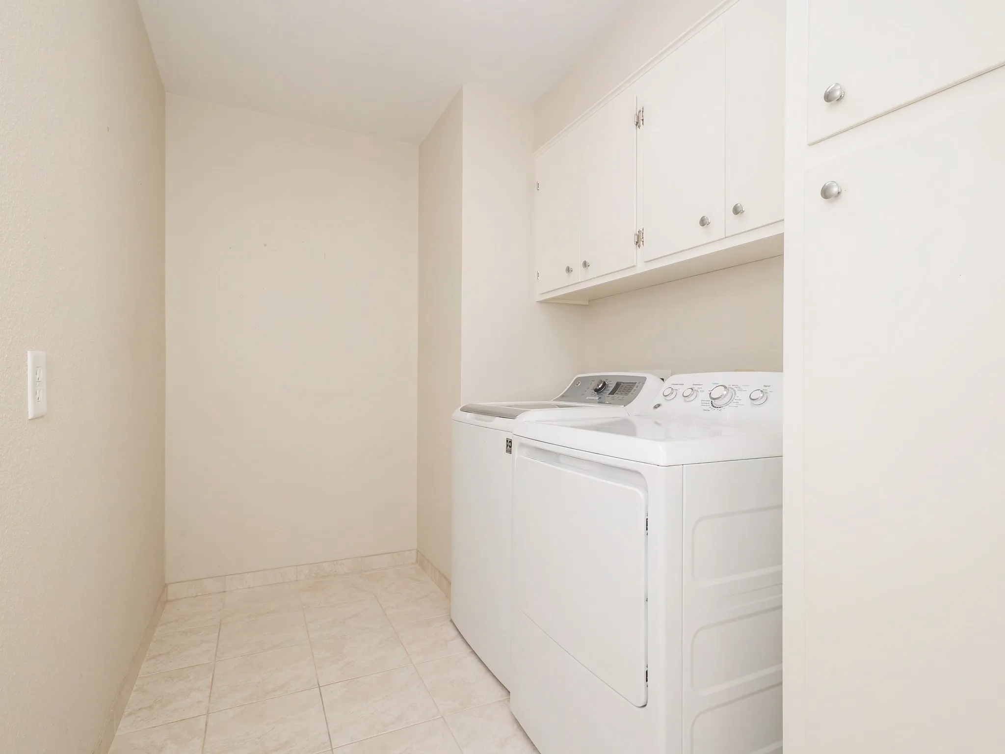 Single Family Residence For Sale in Coleman County , 1301 Hillcrest Street, Coleman, Texas 76834, 3 Bedroom, 2 Bathroom, 2 Garage spaces, 2,202 Sqft, built in 1980, mls#21373686, Real Estate Agent in Coleman, Homes For Sale in Coleman county, Homes For Sale in Coleman, Realtor in Coleman Texas, Real Estate Brokerage Independent Realty Texas, Luminita Cordes Realtor