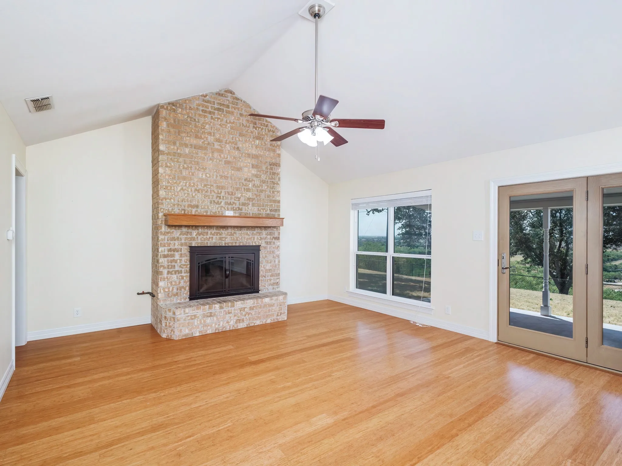 Single Family Residence For Sale in Coleman County , 1301 Hillcrest Street, Coleman, Texas 76834, 3 Bedroom, 2 Bathroom, 2 Garage spaces, 2,202 Sqft, built in 1980, mls#21373686, Real Estate Agent in Coleman, Homes For Sale in Coleman county, Homes For Sale in Coleman, Realtor in Coleman Texas, Real Estate Brokerage Independent Realty Texas, Luminita Cordes Realtor