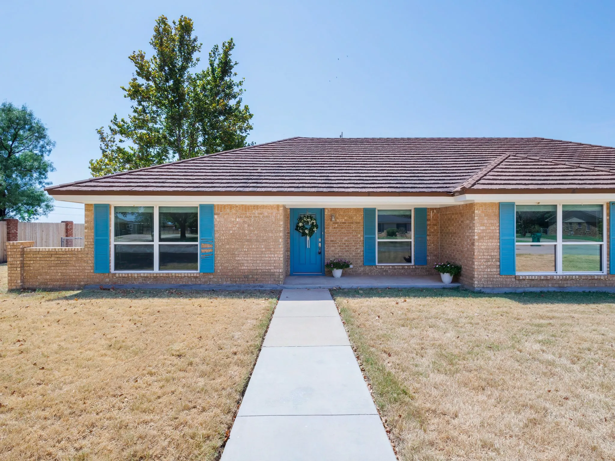 Single Family Residence For Sale in Coleman County , 1301 Hillcrest Street, Coleman, Texas 76834, 3 Bedroom, 2 Bathroom, 2 Garage spaces, 2,202 Sqft, built in 1980, mls#21373686, Real Estate Agent in Coleman, Homes For Sale in Coleman county, Homes For Sale in Coleman, Realtor in Coleman Texas, Real Estate Brokerage Independent Realty Texas, Luminita Cordes Realtor