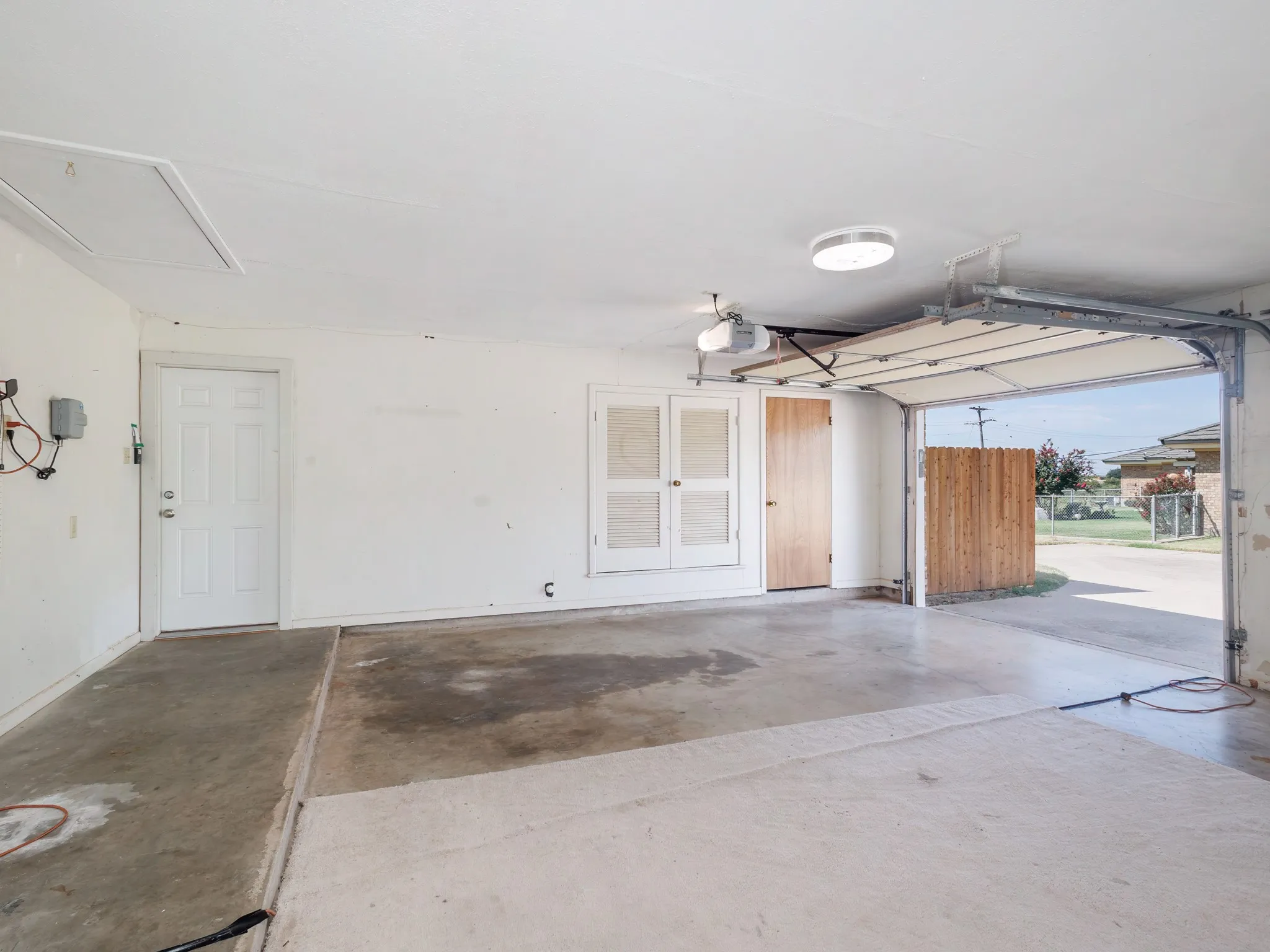 Single Family Residence For Sale in Coleman County , 1301 Hillcrest Street, Coleman, Texas 76834, 3 Bedroom, 2 Bathroom, 2 Garage spaces, 2,202 Sqft, built in 1980, mls#21373686, Real Estate Agent in Coleman, Homes For Sale in Coleman county, Homes For Sale in Coleman, Realtor in Coleman Texas, Real Estate Brokerage Independent Realty Texas, Luminita Cordes Realtor
