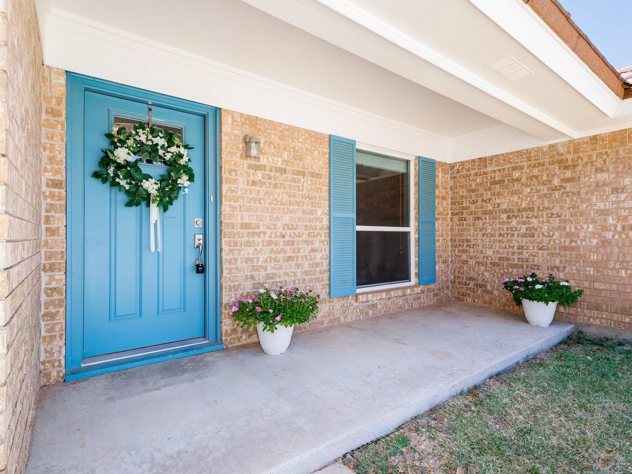 Single Family Residence For Sale in Coleman County , 1301 Hillcrest Street, Coleman, Texas 76834, 3 Bedroom, 2 Bathroom, 2 Garage spaces, 2,202 Sqft, built in 1980, mls#21373686, Real Estate Agent in Coleman, Homes For Sale in Coleman county, Homes For Sale in Coleman, Realtor in Coleman Texas, Real Estate Brokerage Independent Realty Texas, Luminita Cordes Realtor