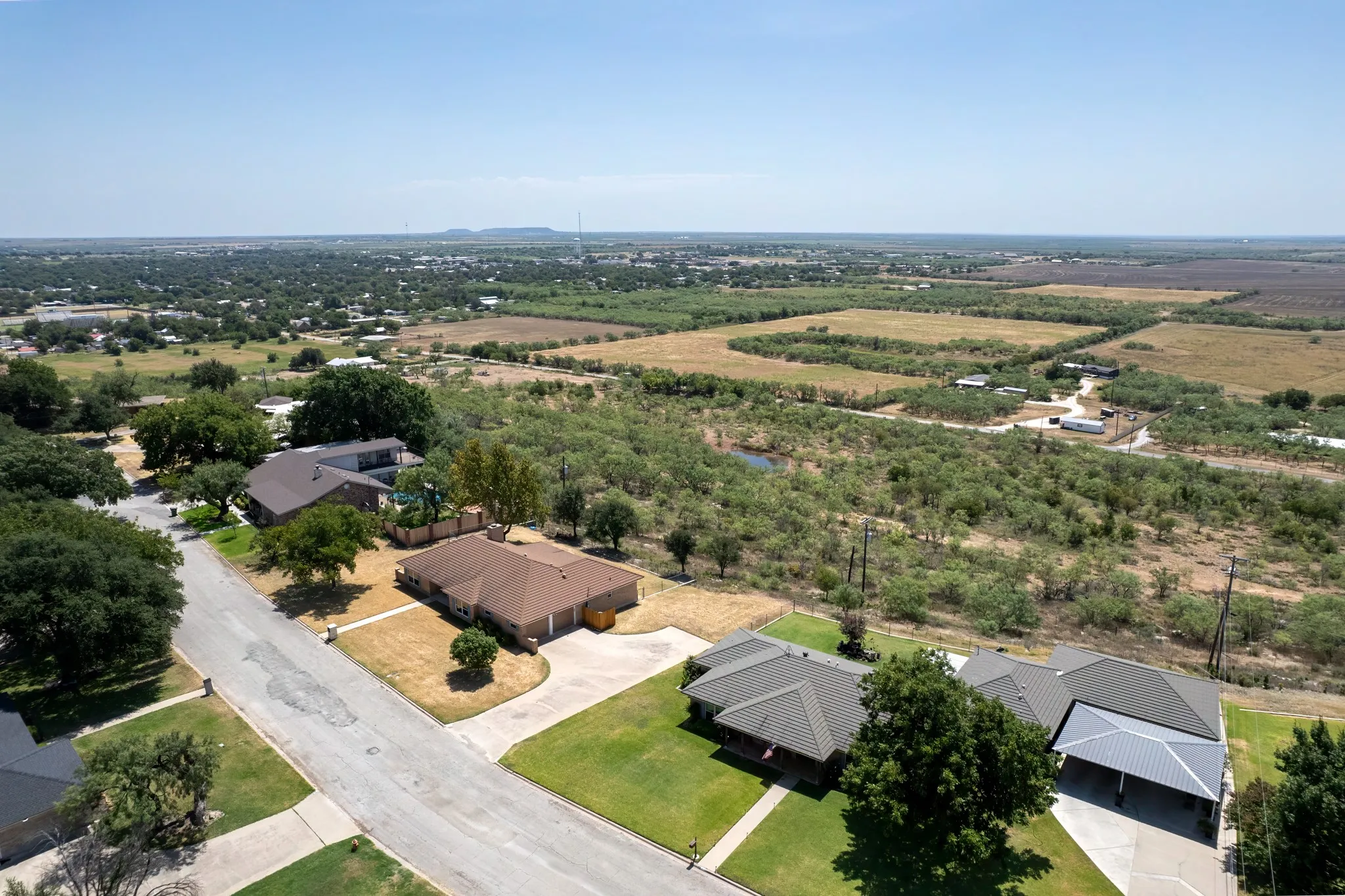 Single Family Residence For Sale in Coleman County , 1301 Hillcrest Street, Coleman, Texas 76834, 3 Bedroom, 2 Bathroom, 2 Garage spaces, 2,202 Sqft, built in 1980, mls#21373686, Real Estate Agent in Coleman, Homes For Sale in Coleman county, Homes For Sale in Coleman, Realtor in Coleman Texas, Real Estate Brokerage Independent Realty Texas, Luminita Cordes Realtor