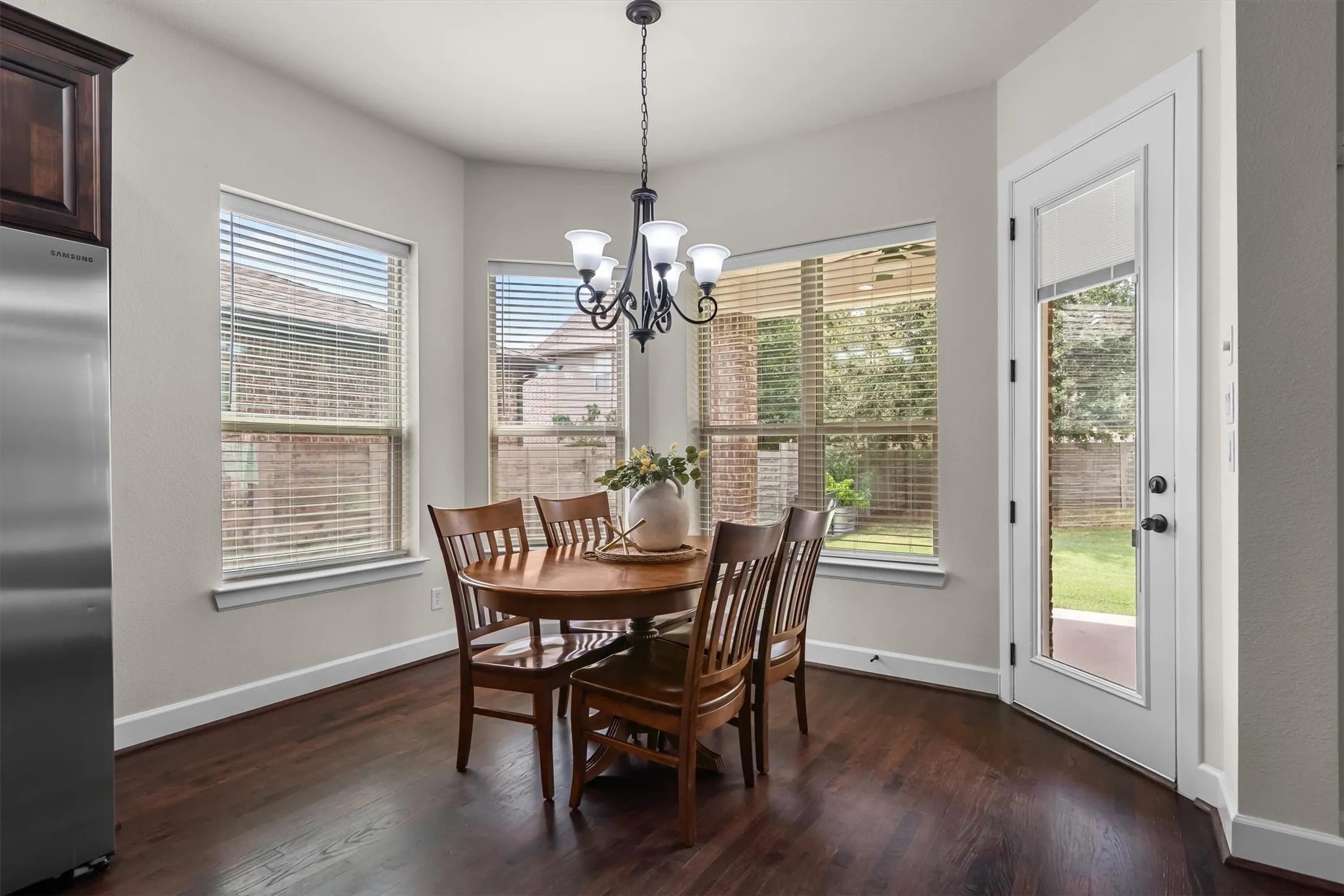 Single Family Residence For Sale in Denton County , 1305 5th Street, Argyle, Texas 76226, 6 Bedroom, 4 Bathroom, 2 Garage spaces, 4,376 Sqft, built in 2014, mls#21366235, Real Estate Agent in Argyle, Homes For Sale in Denton county, Homes For Sale in Argyle, Realtor in Argyle Texas, Real Estate Brokerage Independent Realty Texas, Luminita Cordes Realtor