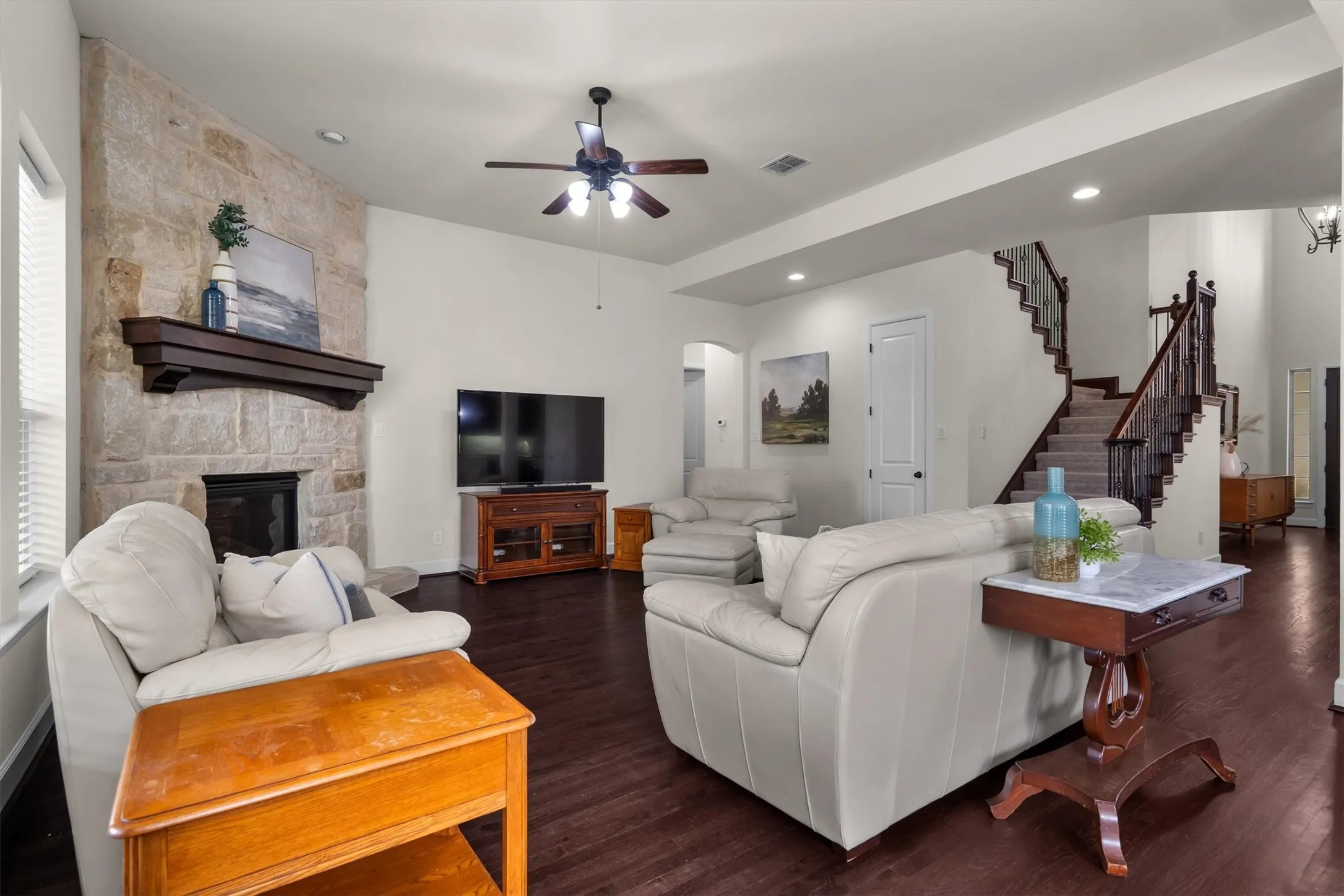 Single Family Residence For Sale in Denton County , 1305 5th Street, Argyle, Texas 76226, 6 Bedroom, 4 Bathroom, 2 Garage spaces, 4,376 Sqft, built in 2014, mls#21366235, Real Estate Agent in Argyle, Homes For Sale in Denton county, Homes For Sale in Argyle, Realtor in Argyle Texas, Real Estate Brokerage Independent Realty Texas, Luminita Cordes Realtor