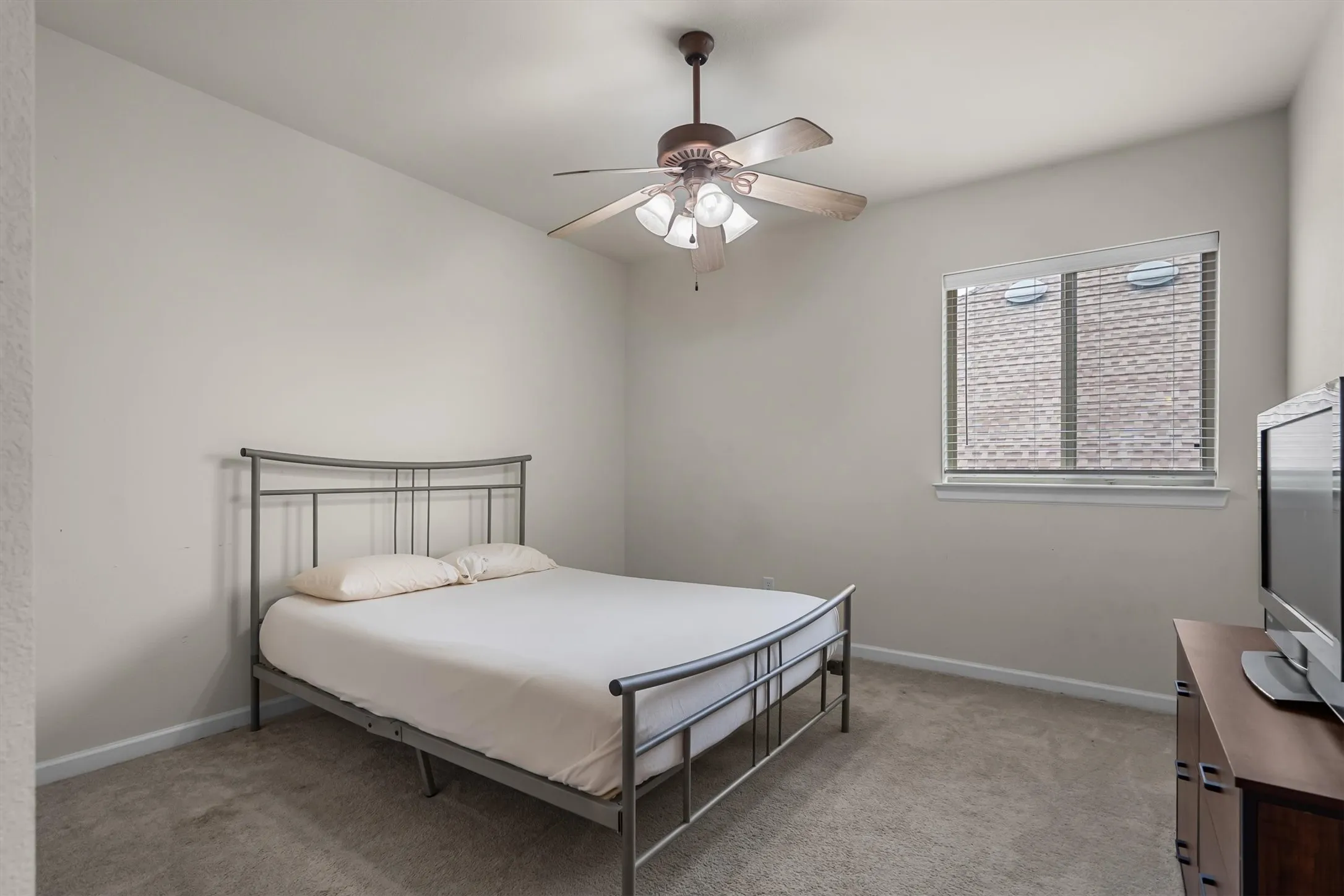 Single Family Residence For Sale in Denton County , 1305 5th Street, Argyle, Texas 76226, 6 Bedroom, 4 Bathroom, 2 Garage spaces, 4,376 Sqft, built in 2014, mls#21366235, Real Estate Agent in Argyle, Homes For Sale in Denton county, Homes For Sale in Argyle, Realtor in Argyle Texas, Real Estate Brokerage Independent Realty Texas, Luminita Cordes Realtor