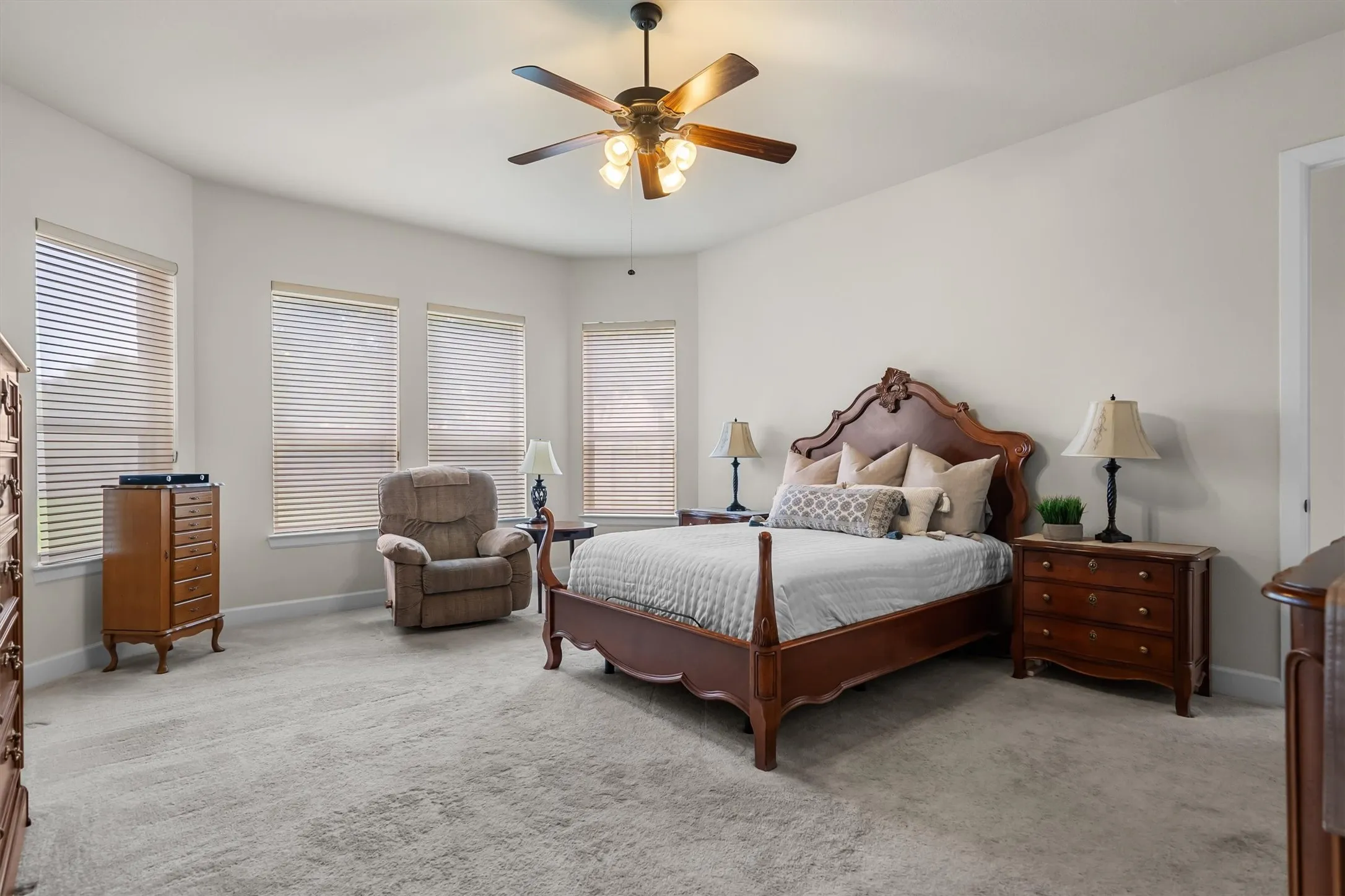 Single Family Residence For Sale in Denton County , 1305 5th Street, Argyle, Texas 76226, 6 Bedroom, 4 Bathroom, 2 Garage spaces, 4,376 Sqft, built in 2014, mls#21366235, Real Estate Agent in Argyle, Homes For Sale in Denton county, Homes For Sale in Argyle, Realtor in Argyle Texas, Real Estate Brokerage Independent Realty Texas, Luminita Cordes Realtor