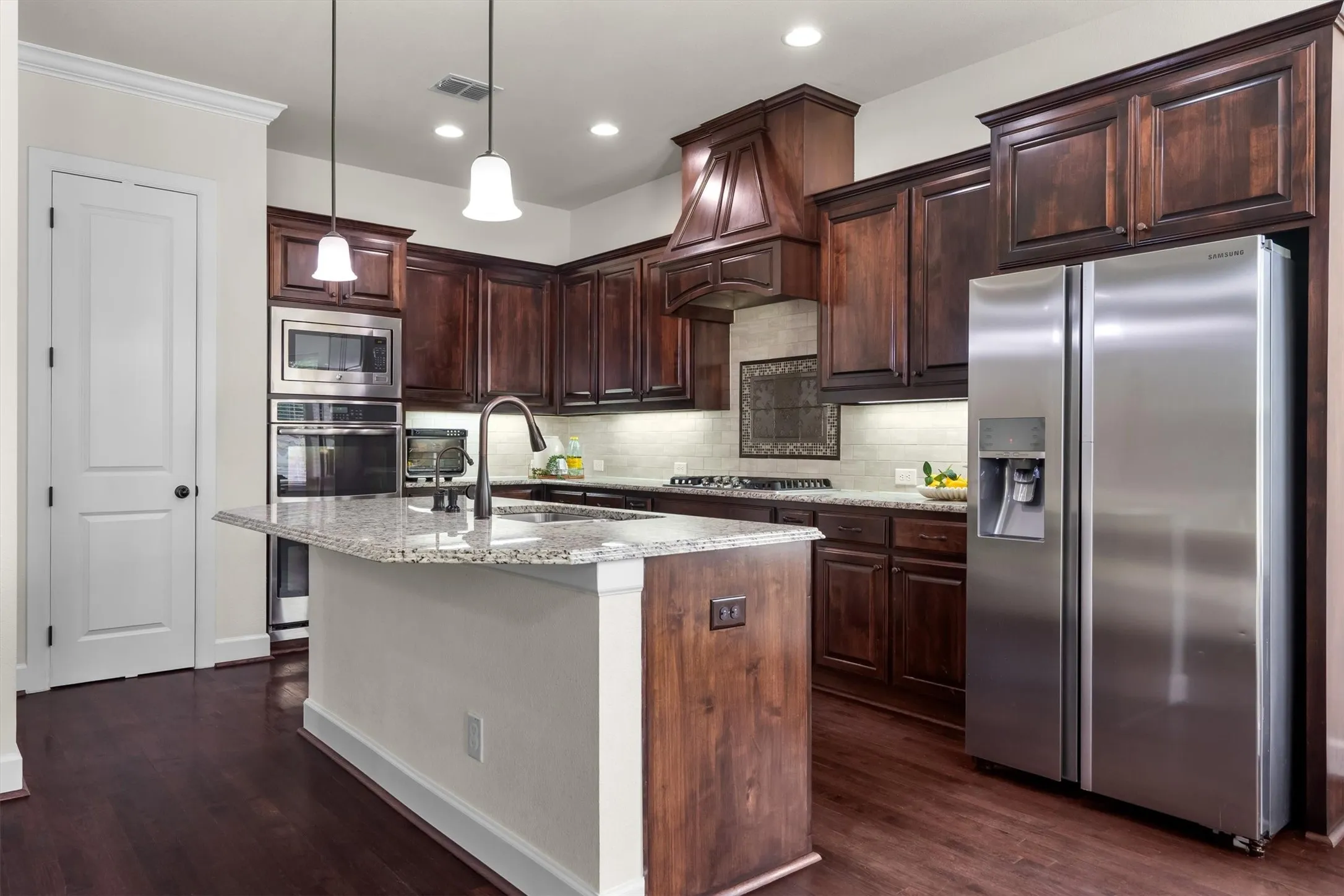 Single Family Residence For Sale in Denton County , 1305 5th Street, Argyle, Texas 76226, 6 Bedroom, 4 Bathroom, 2 Garage spaces, 4,376 Sqft, built in 2014, mls#21366235, Real Estate Agent in Argyle, Homes For Sale in Denton county, Homes For Sale in Argyle, Realtor in Argyle Texas, Real Estate Brokerage Independent Realty Texas, Luminita Cordes Realtor