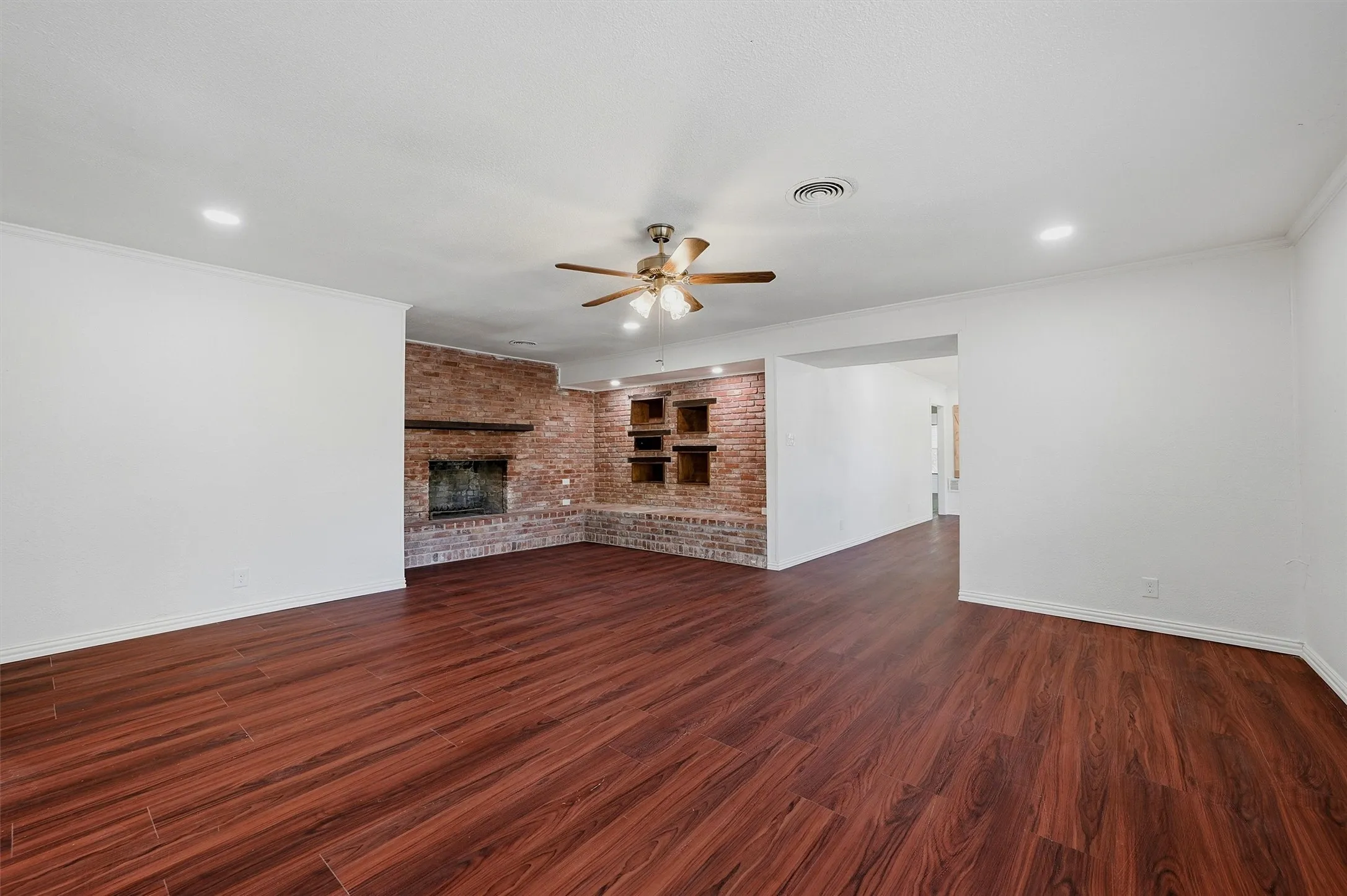 Single Family Residence For Rent in Grayson County , 13 Mac Arthur Drive, Denison, Texas 75020, 4 Bedroom, 2 Bathroom, Garage spaces, 1,957 Sqft, built in 1945, mls#21375233, Real Estate Agent in Denison, Homes For Rent in Grayson county, Homes For Rent in Denison, Realtor in Denison Texas, Real Estate Brokerage Independent Realty Texas, Luminita Cordes Realtor