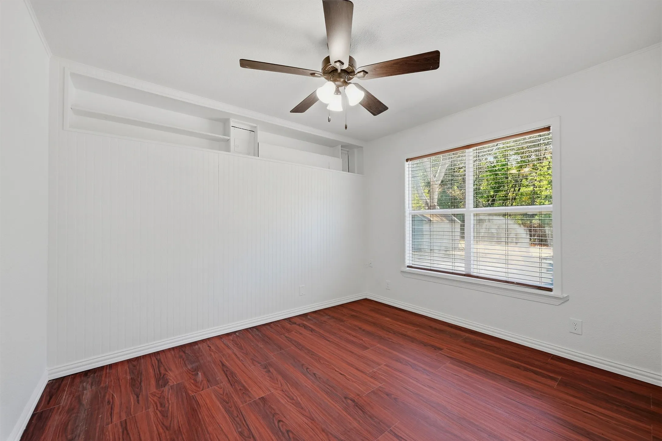 Single Family Residence For Rent in Grayson County , 13 Mac Arthur Drive, Denison, Texas 75020, 4 Bedroom, 2 Bathroom, Garage spaces, 1,957 Sqft, built in 1945, mls#21375233, Real Estate Agent in Denison, Homes For Rent in Grayson county, Homes For Rent in Denison, Realtor in Denison Texas, Real Estate Brokerage Independent Realty Texas, Luminita Cordes Realtor