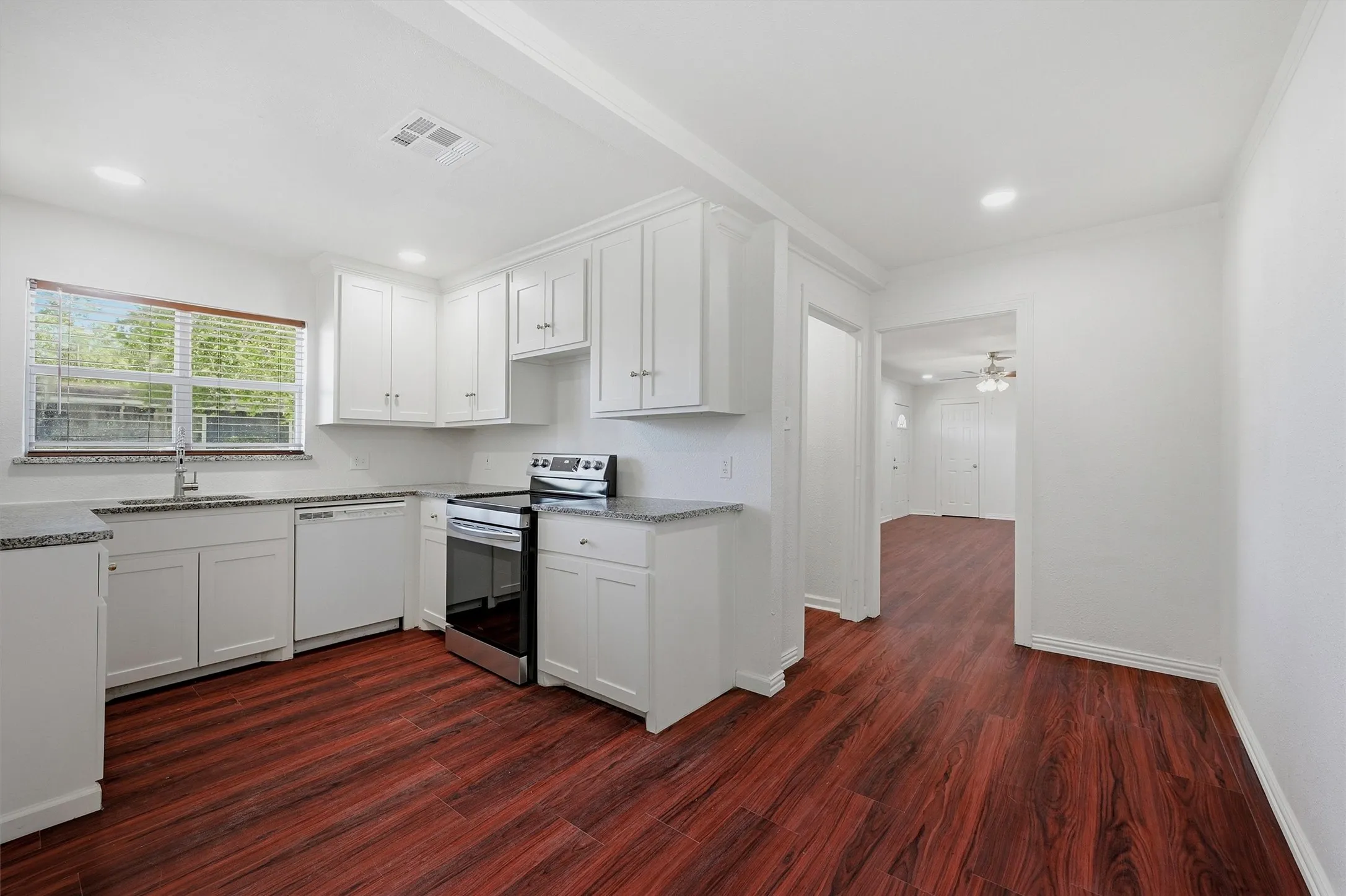 Single Family Residence For Rent in Grayson County , 13 Mac Arthur Drive, Denison, Texas 75020, 4 Bedroom, 2 Bathroom, Garage spaces, 1,957 Sqft, built in 1945, mls#21375233, Real Estate Agent in Denison, Homes For Rent in Grayson county, Homes For Rent in Denison, Realtor in Denison Texas, Real Estate Brokerage Independent Realty Texas, Luminita Cordes Realtor