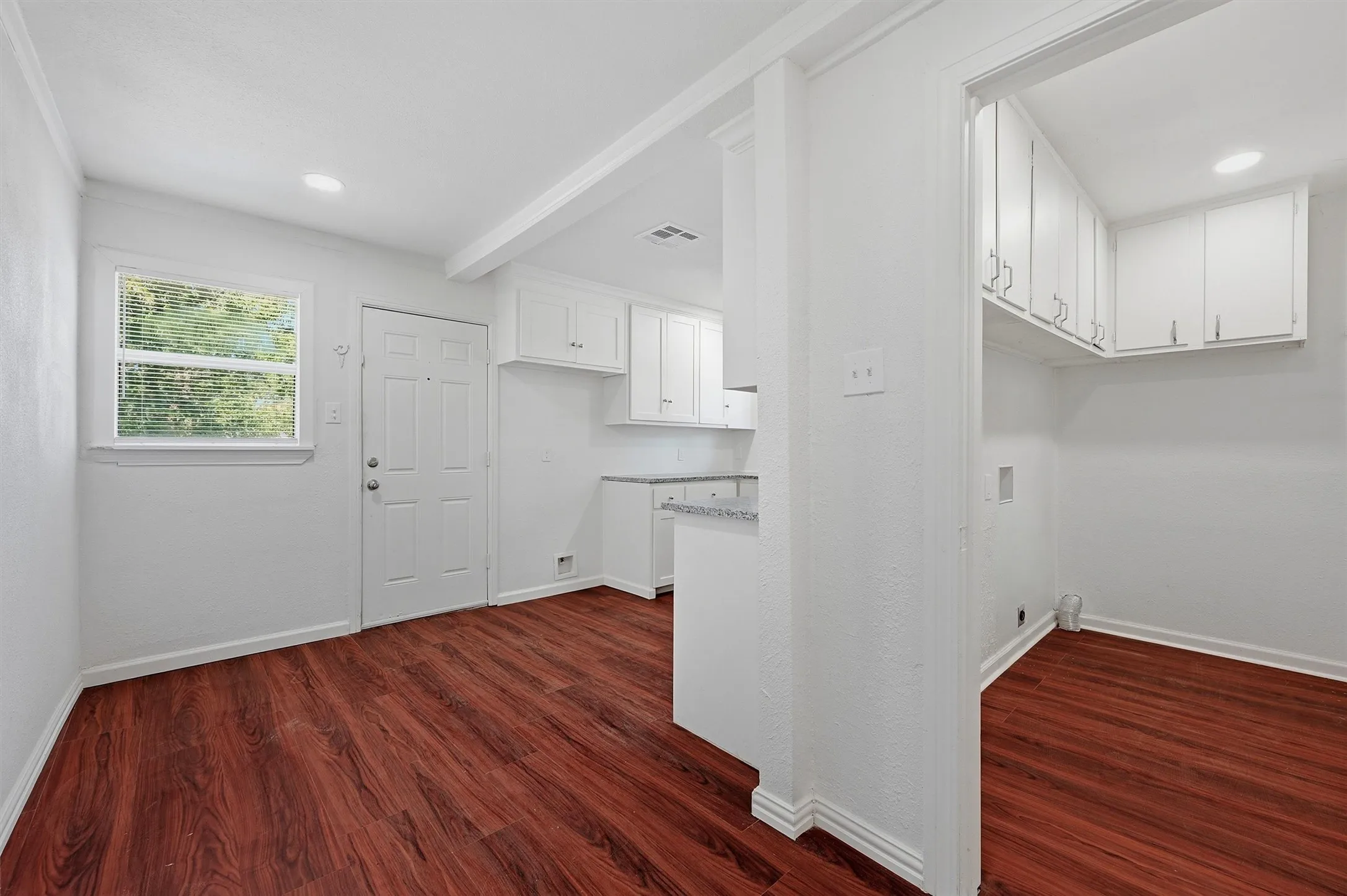 Single Family Residence For Rent in Grayson County , 13 Mac Arthur Drive, Denison, Texas 75020, 4 Bedroom, 2 Bathroom, Garage spaces, 1,957 Sqft, built in 1945, mls#21375233, Real Estate Agent in Denison, Homes For Rent in Grayson county, Homes For Rent in Denison, Realtor in Denison Texas, Real Estate Brokerage Independent Realty Texas, Luminita Cordes Realtor