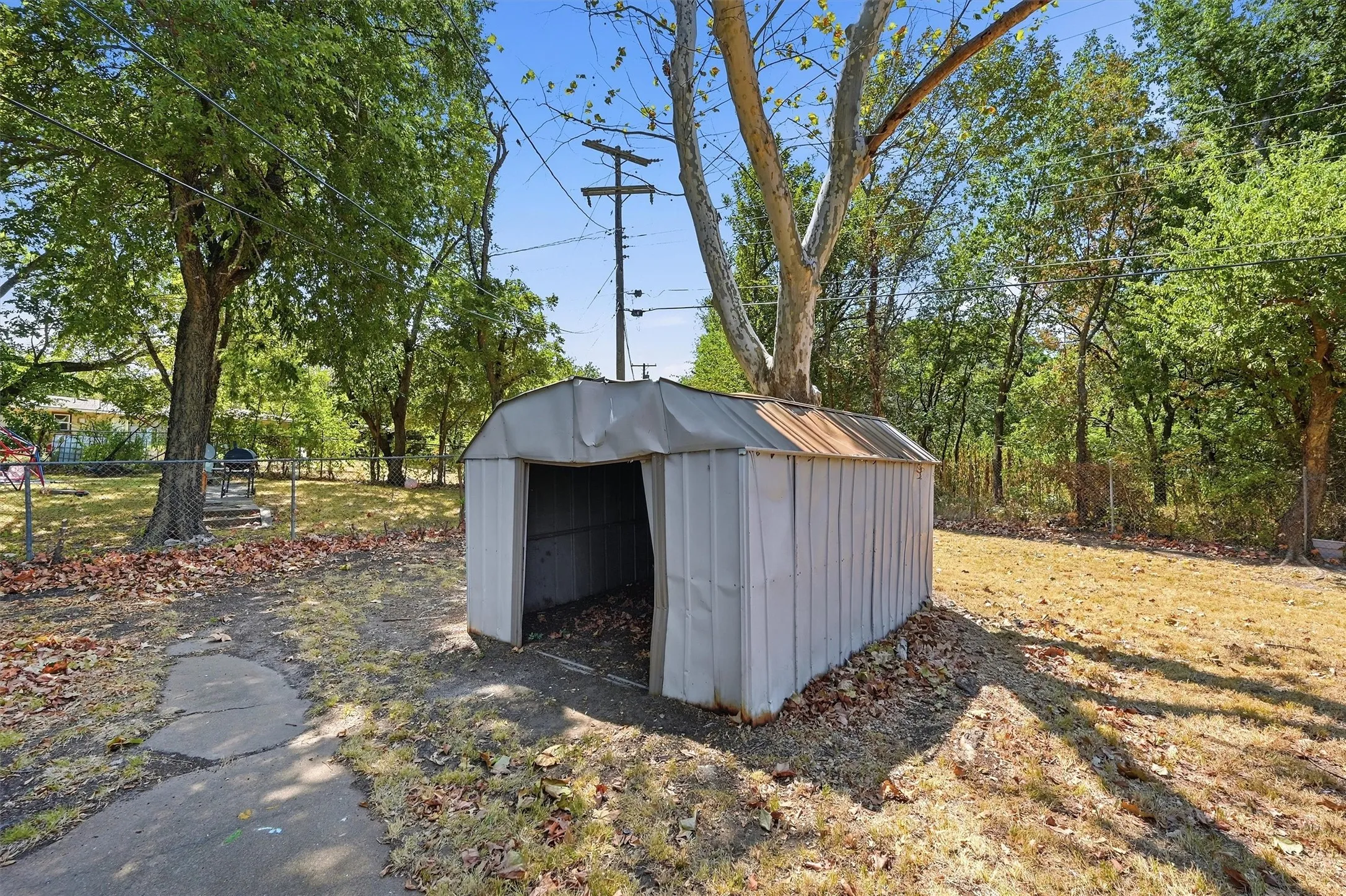 Single Family Residence For Rent in Grayson County , 13 Mac Arthur Drive, Denison, Texas 75020, 4 Bedroom, 2 Bathroom, Garage spaces, 1,957 Sqft, built in 1945, mls#21375233, Real Estate Agent in Denison, Homes For Rent in Grayson county, Homes For Rent in Denison, Realtor in Denison Texas, Real Estate Brokerage Independent Realty Texas, Luminita Cordes Realtor