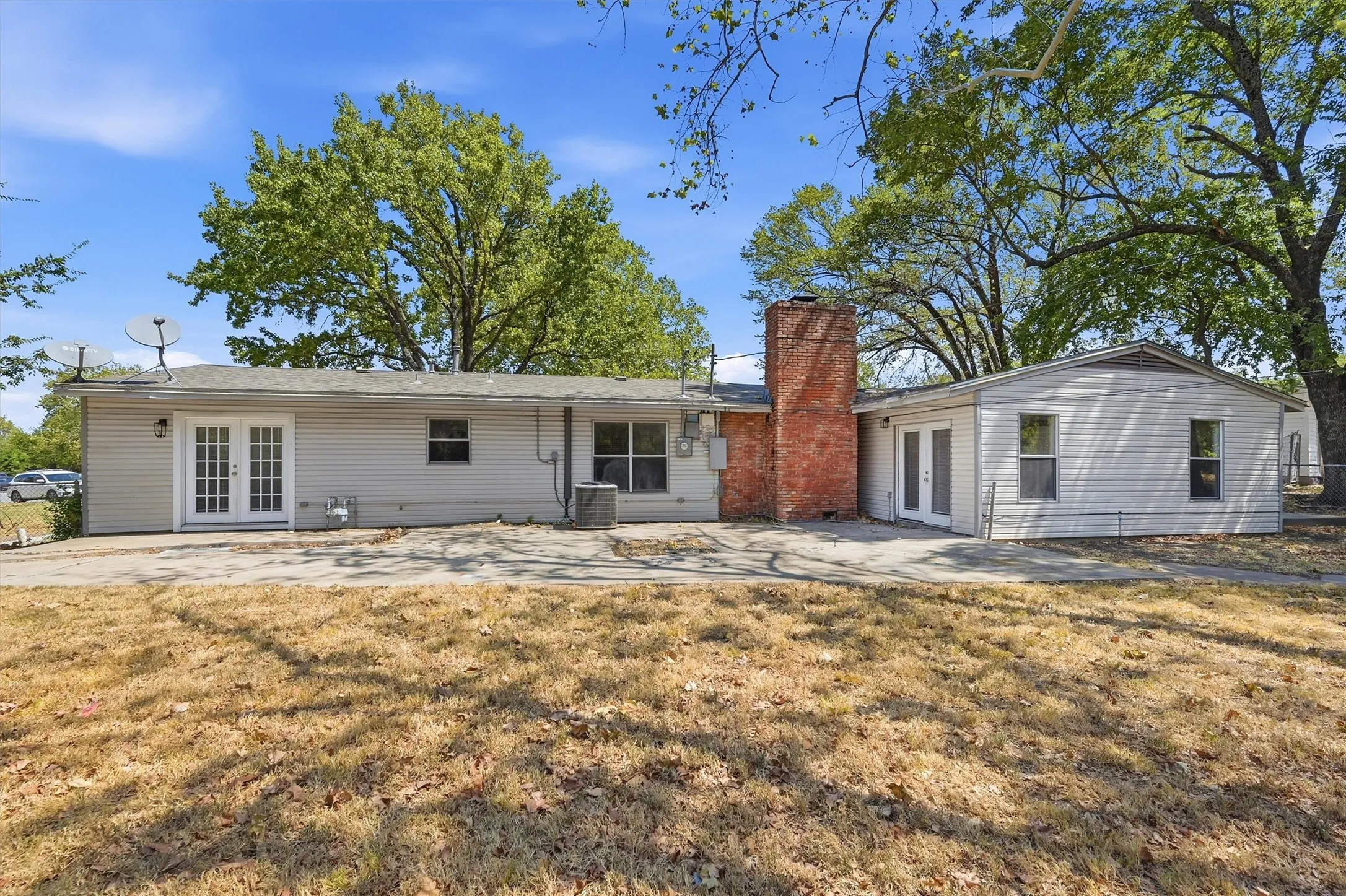 Single Family Residence For Rent in Grayson County , 13 Mac Arthur Drive, Denison, Texas 75020, 4 Bedroom, 2 Bathroom, Garage spaces, 1,957 Sqft, built in 1945, mls#21375233, Real Estate Agent in Denison, Homes For Rent in Grayson county, Homes For Rent in Denison, Realtor in Denison Texas, Real Estate Brokerage Independent Realty Texas, Luminita Cordes Realtor