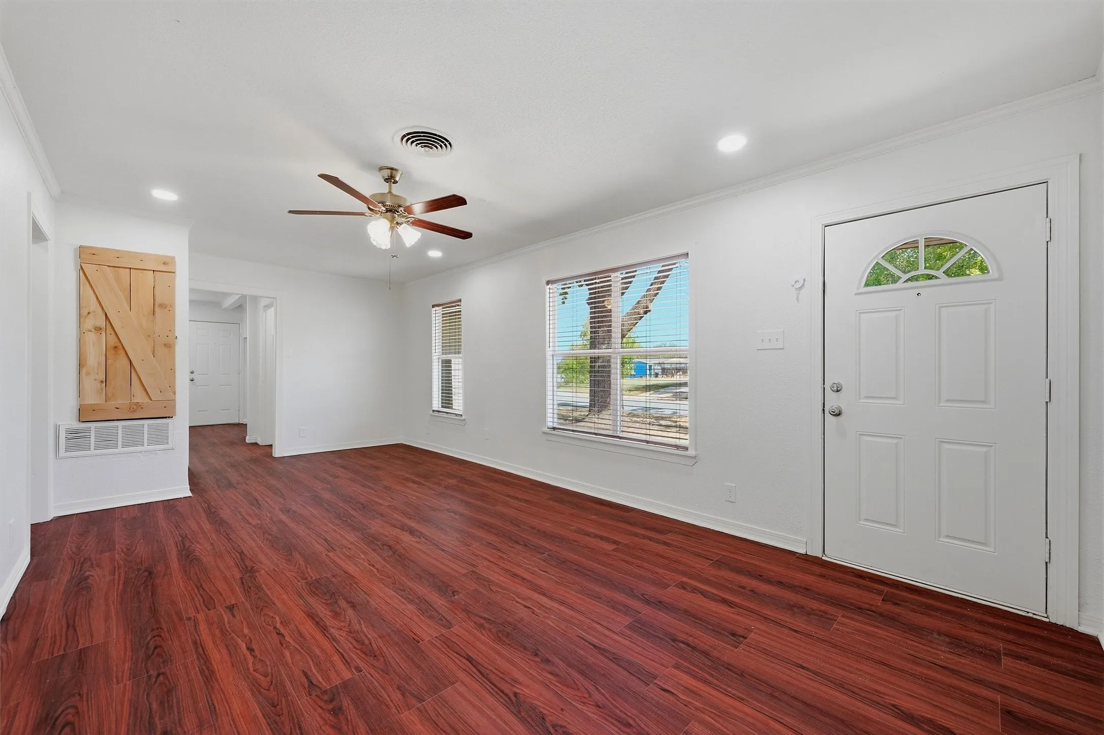Single Family Residence For Rent in Grayson County , 13 Mac Arthur Drive, Denison, Texas 75020, 4 Bedroom, 2 Bathroom, Garage spaces, 1,957 Sqft, built in 1945, mls#21375233, Real Estate Agent in Denison, Homes For Rent in Grayson county, Homes For Rent in Denison, Realtor in Denison Texas, Real Estate Brokerage Independent Realty Texas, Luminita Cordes Realtor