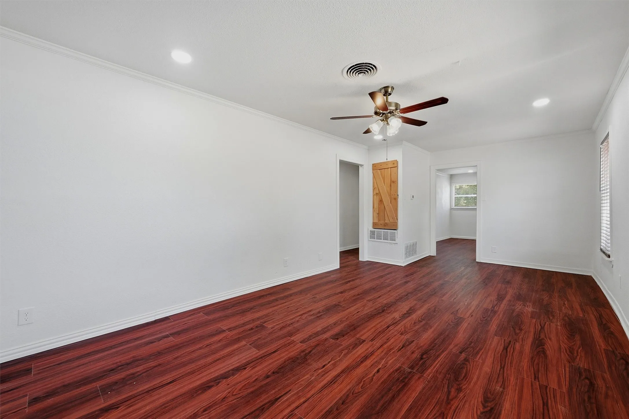 Single Family Residence For Rent in Grayson County , 13 Mac Arthur Drive, Denison, Texas 75020, 4 Bedroom, 2 Bathroom, Garage spaces, 1,957 Sqft, built in 1945, mls#21375233, Real Estate Agent in Denison, Homes For Rent in Grayson county, Homes For Rent in Denison, Realtor in Denison Texas, Real Estate Brokerage Independent Realty Texas, Luminita Cordes Realtor
