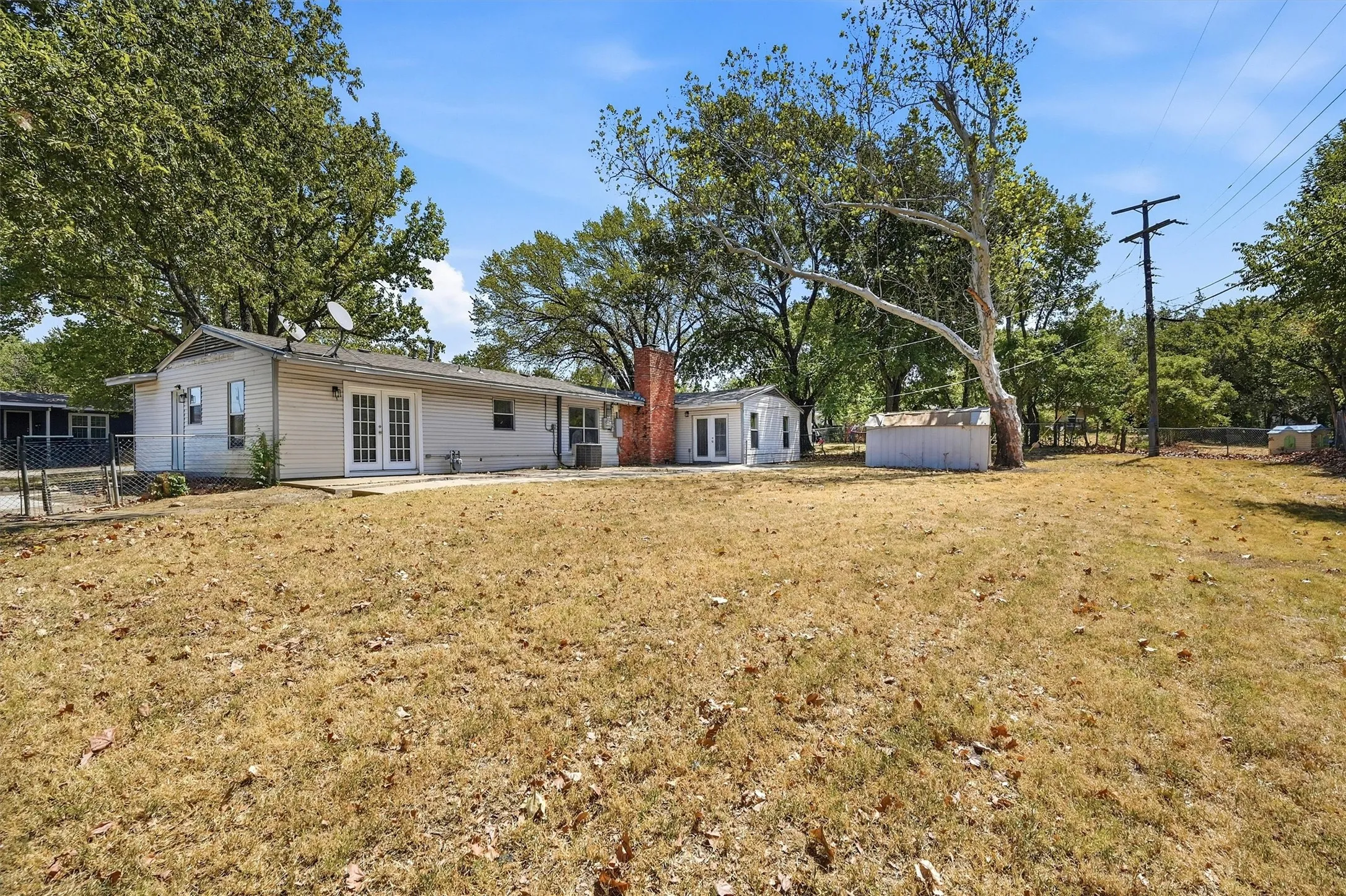 Single Family Residence For Rent in Grayson County , 13 Mac Arthur Drive, Denison, Texas 75020, 4 Bedroom, 2 Bathroom, Garage spaces, 1,957 Sqft, built in 1945, mls#21375233, Real Estate Agent in Denison, Homes For Rent in Grayson county, Homes For Rent in Denison, Realtor in Denison Texas, Real Estate Brokerage Independent Realty Texas, Luminita Cordes Realtor