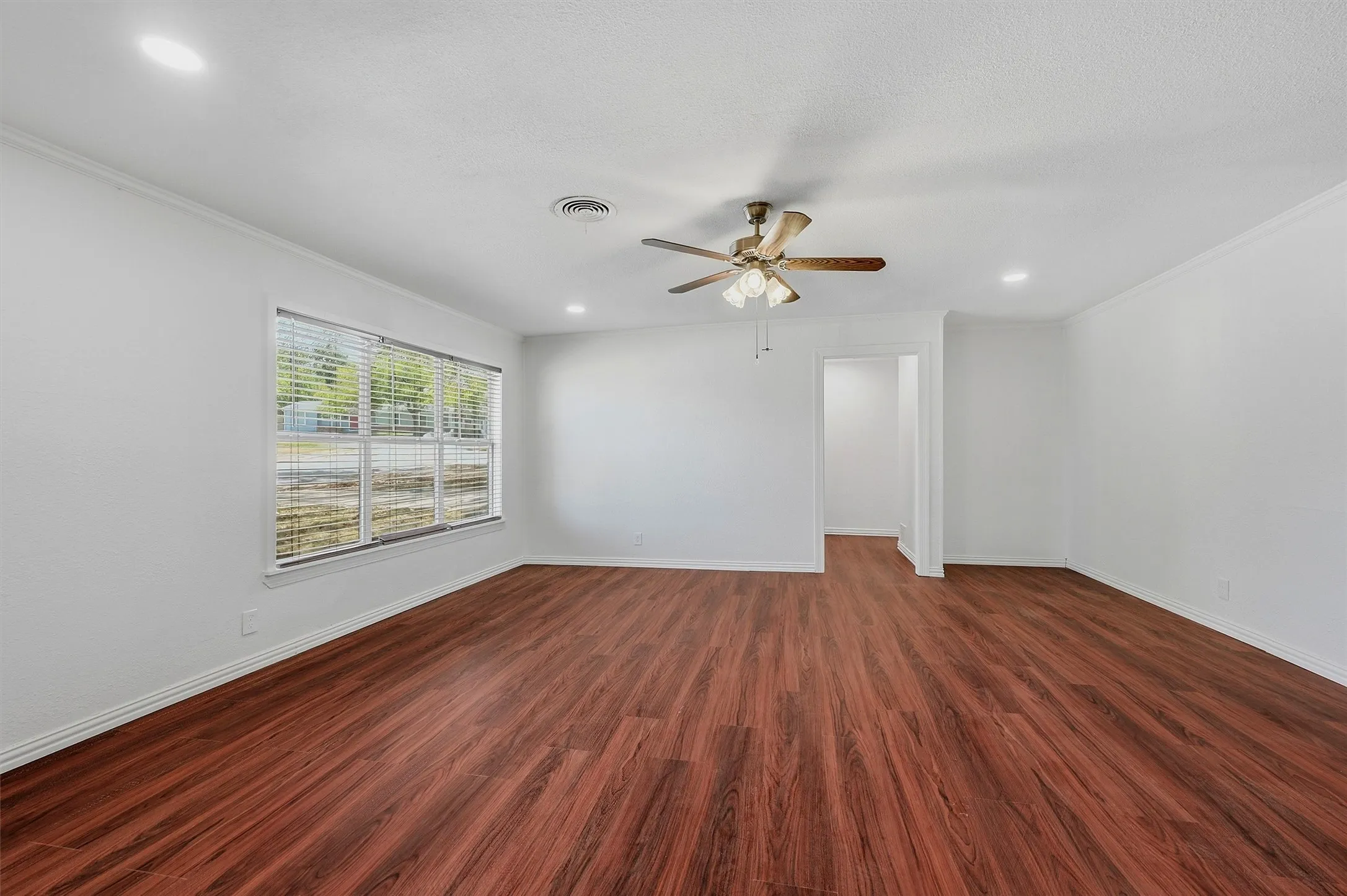 Single Family Residence For Rent in Grayson County , 13 Mac Arthur Drive, Denison, Texas 75020, 4 Bedroom, 2 Bathroom, Garage spaces, 1,957 Sqft, built in 1945, mls#21375233, Real Estate Agent in Denison, Homes For Rent in Grayson county, Homes For Rent in Denison, Realtor in Denison Texas, Real Estate Brokerage Independent Realty Texas, Luminita Cordes Realtor