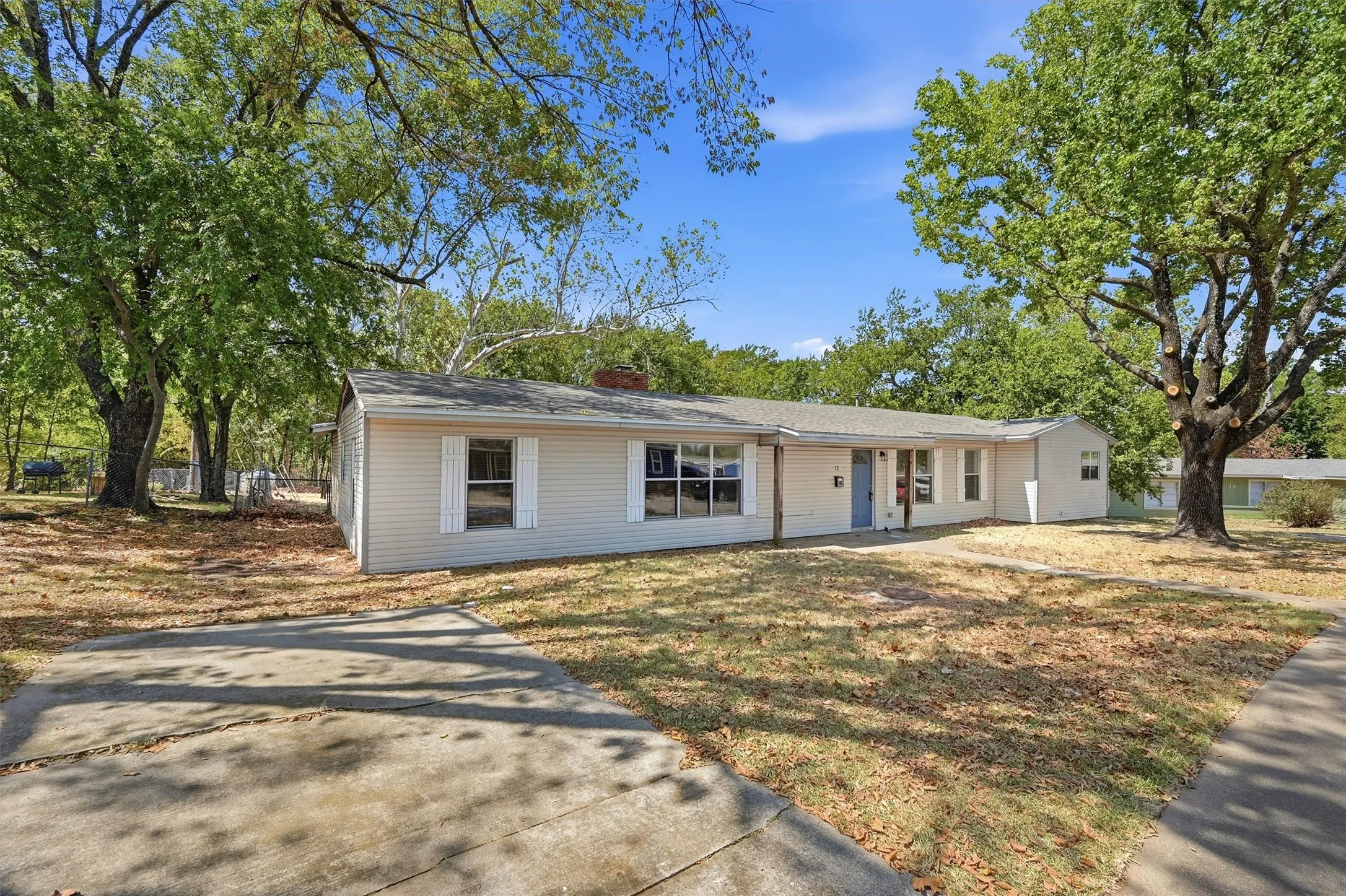 Single Family Residence For Rent in Grayson County , 13 Mac Arthur Drive, Denison, Texas 75020, 4 Bedroom, 2 Bathroom, Garage spaces, 1,957 Sqft, built in 1945, mls#21375233, Real Estate Agent in Denison, Homes For Rent in Grayson county, Homes For Rent in Denison, Realtor in Denison Texas, Real Estate Brokerage Independent Realty Texas, Luminita Cordes Realtor