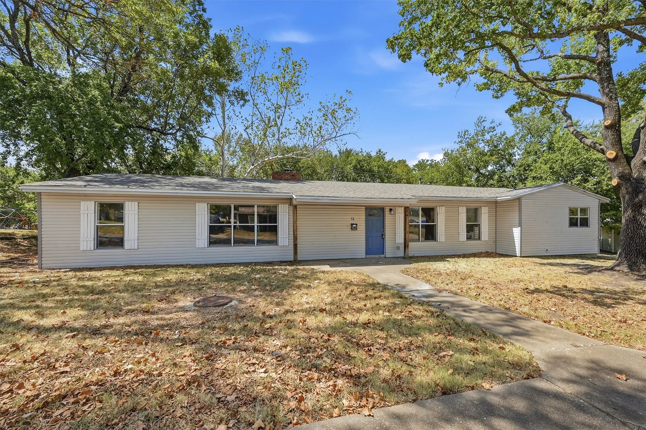 Single Family Residence For Rent in Grayson County , 13 Mac Arthur Drive, Denison, Texas 75020, 4 Bedroom, 2 Bathroom, Garage spaces, 1,957 Sqft, built in 1945, mls#21375233, Real Estate Agent in Denison, Homes For Rent in Grayson county, Homes For Rent in Denison, Realtor in Denison Texas, Real Estate Brokerage Independent Realty Texas, Luminita Cordes Realtor
