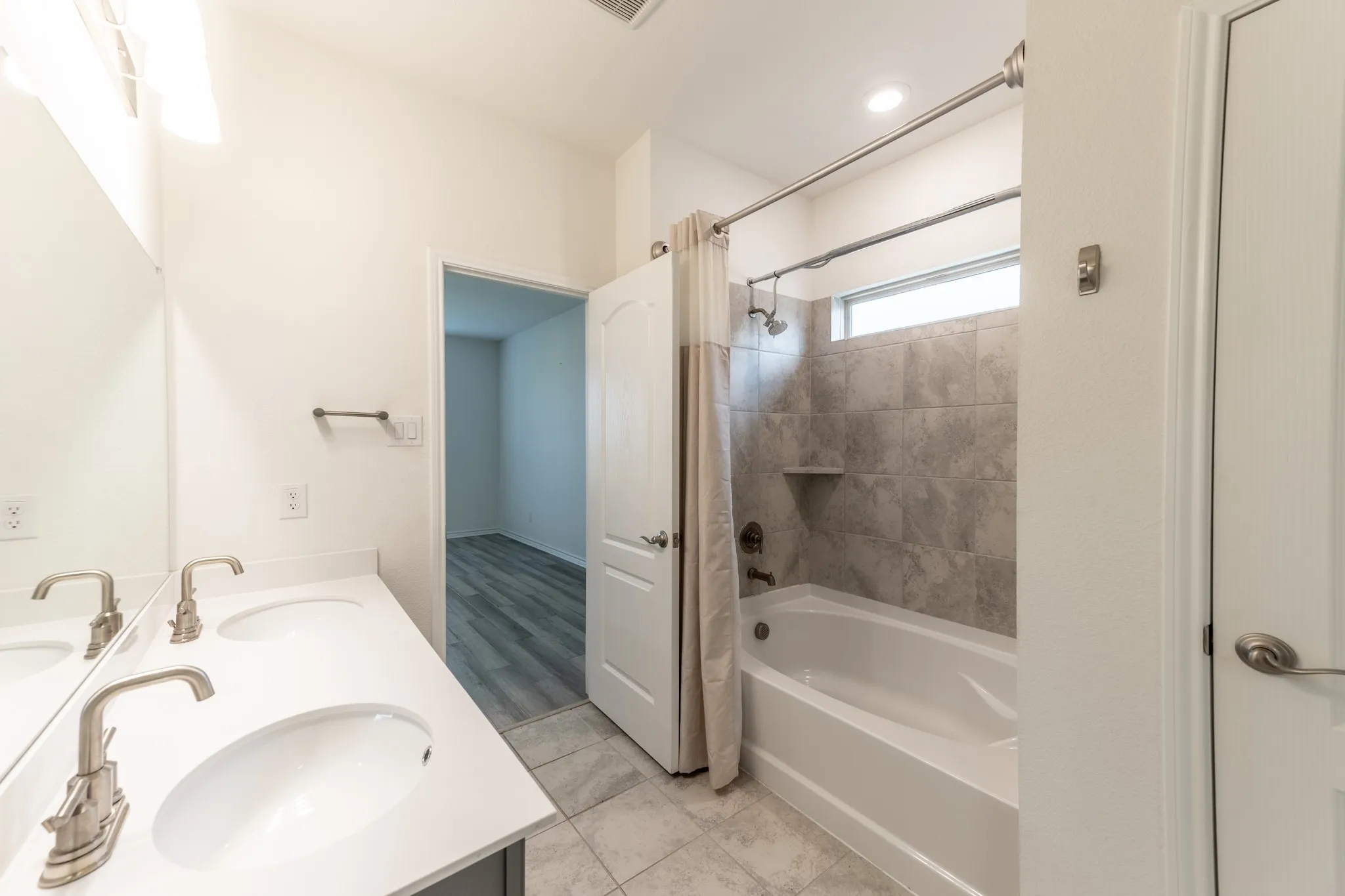 Single Family Residence For Rent in Denton County , 2701 Webb Avenue, Aubrey, Texas 76227, 4 Bedroom, 2 Bathroom, 2 Garage spaces, 2,127 Sqft, built in 2021, mls#21366076, Real Estate Agent in Aubrey, Homes For Rent in Denton county, Homes For Rent in Aubrey, Realtor in Aubrey Texas, Real Estate Brokerage Independent Realty Texas, Luminita Cordes Realtor