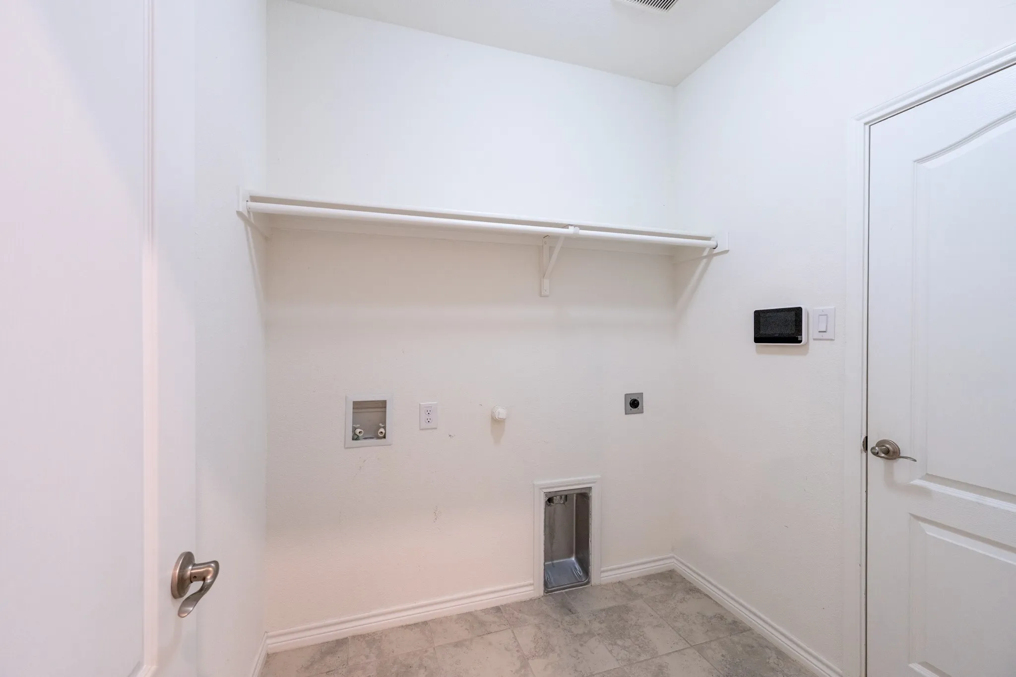 Single Family Residence For Rent in Denton County , 2701 Webb Avenue, Aubrey, Texas 76227, 4 Bedroom, 2 Bathroom, 2 Garage spaces, 2,127 Sqft, built in 2021, mls#21366076, Real Estate Agent in Aubrey, Homes For Rent in Denton county, Homes For Rent in Aubrey, Realtor in Aubrey Texas, Real Estate Brokerage Independent Realty Texas, Luminita Cordes Realtor
