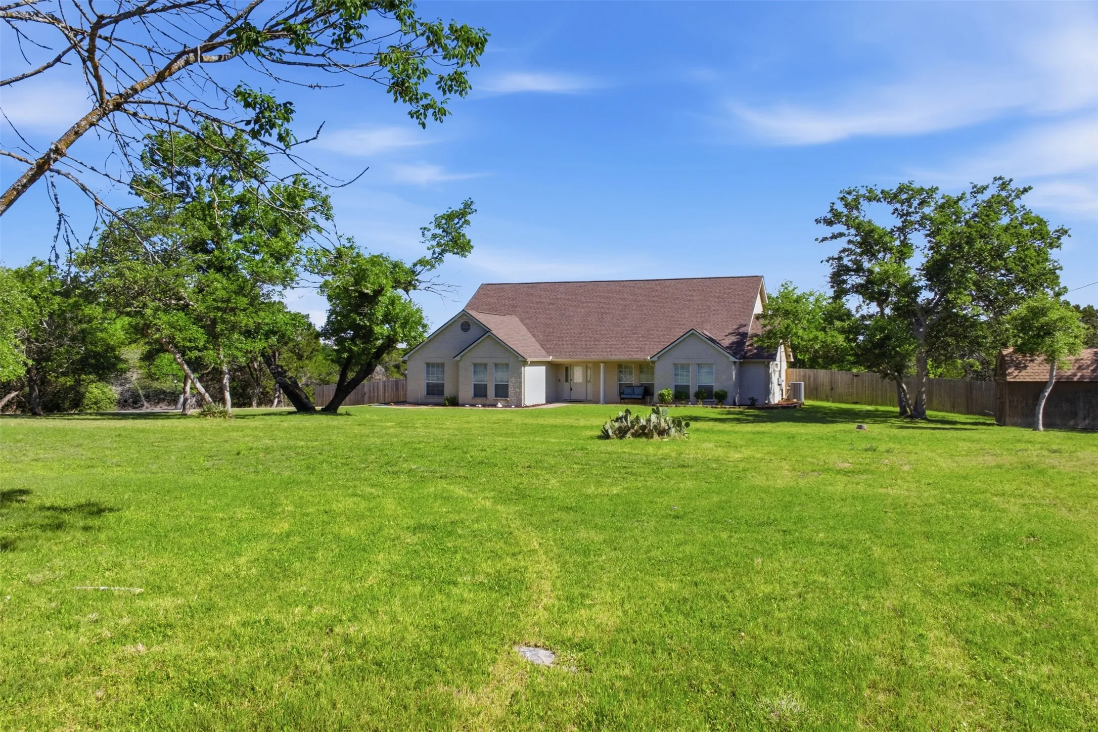 Single Family Residence For Sale in Bell County , 71 Wrangler Drive, Morgans Point Resort, Texas 76513, 4 Bedroom, 3 Bathroom, 2 Garage spaces, 2,484 Sqft, built in 1995, mls#21375041, Real Estate Agent in Morgans Point Resort, Homes For Sale in Bell county, Homes For Sale in Morgans Point Resort, Realtor in Morgans Point Resort Texas, Real Estate Brokerage Independent Realty Texas, Luminita Cordes Realtor