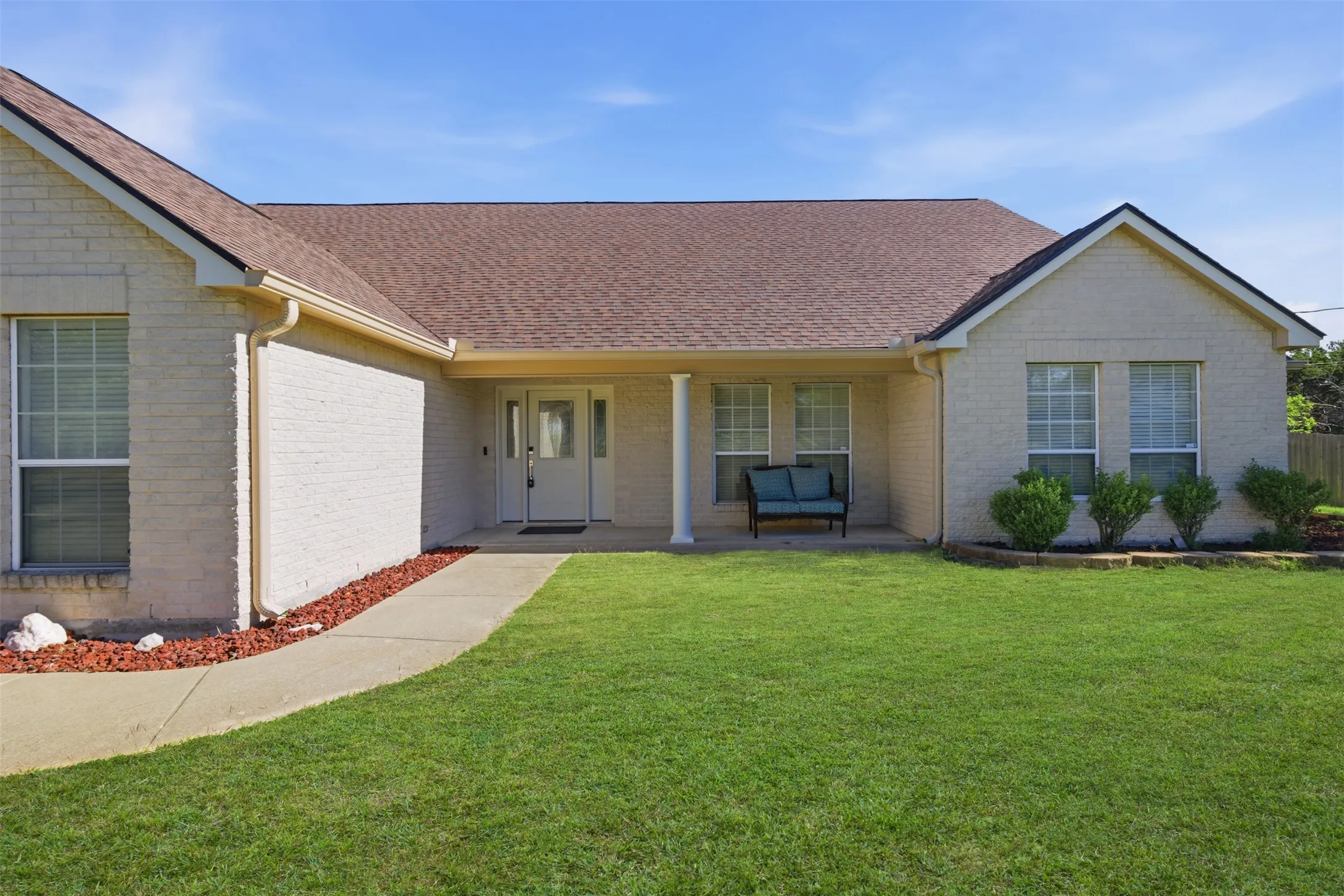 Single Family Residence For Sale in Bell County , 71 Wrangler Drive, Morgans Point Resort, Texas 76513, 4 Bedroom, 3 Bathroom, 2 Garage spaces, 2,484 Sqft, built in 1995, mls#21375041, Real Estate Agent in Morgans Point Resort, Homes For Sale in Bell county, Homes For Sale in Morgans Point Resort, Realtor in Morgans Point Resort Texas, Real Estate Brokerage Independent Realty Texas, Luminita Cordes Realtor