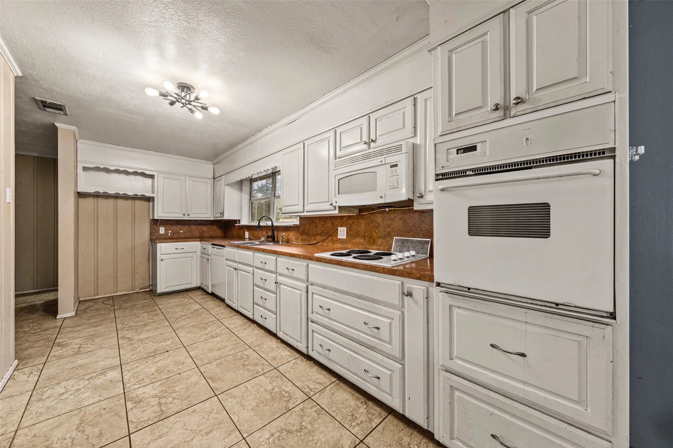 Single Family Residence For Sale in Mc Lennan County , 1311 E Stegall Road, Robinson, Texas 76706, 3 Bedroom, 2 Bathroom, 1 Garage spaces, 1,697 Sqft, built in 1978, mls#21374928, Real Estate Agent in Robinson, Homes For Sale in Mc Lennan county, Homes For Sale in Robinson, Realtor in Robinson Texas, Real Estate Brokerage Independent Realty Texas, Luminita Cordes Realtor
