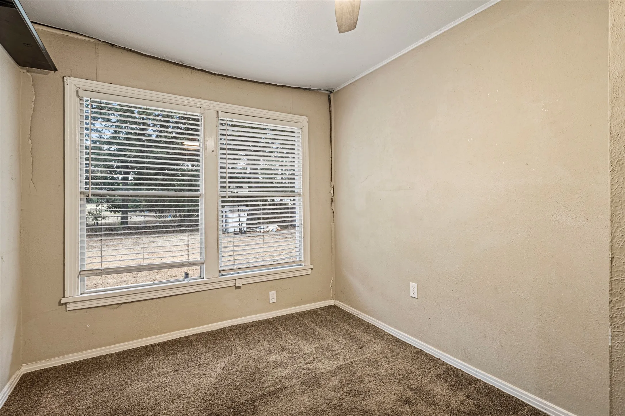 Single Family Residence For Sale in Mc Lennan County , 1311 E Stegall Road, Robinson, Texas 76706, 3 Bedroom, 2 Bathroom, 1 Garage spaces, 1,697 Sqft, built in 1978, mls#21374928, Real Estate Agent in Robinson, Homes For Sale in Mc Lennan county, Homes For Sale in Robinson, Realtor in Robinson Texas, Real Estate Brokerage Independent Realty Texas, Luminita Cordes Realtor
